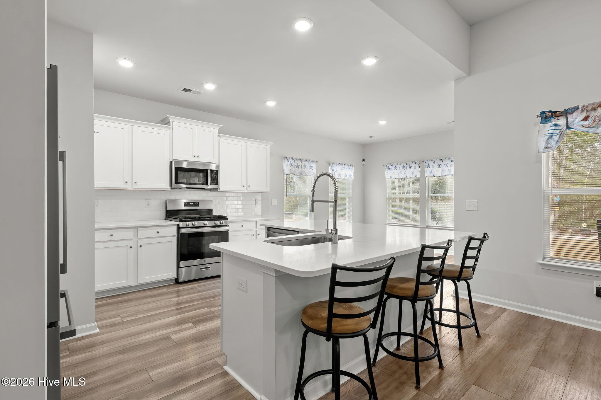 100557822 | Photo 16