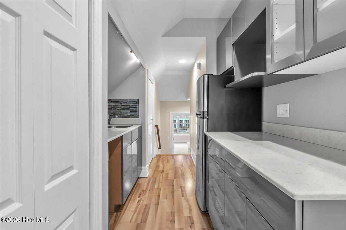 100559889 | Photo 41