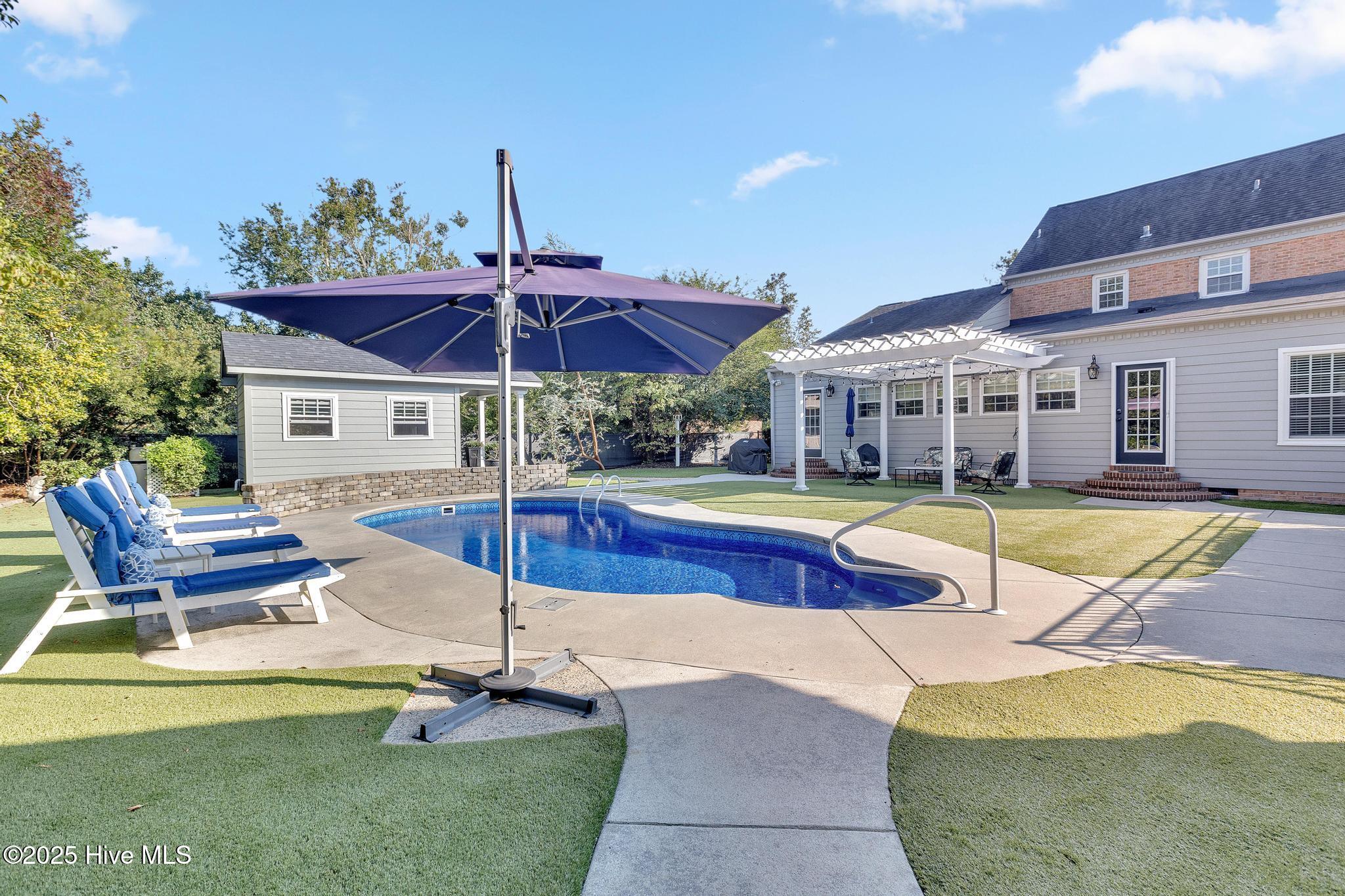 100527249 | Photo 63