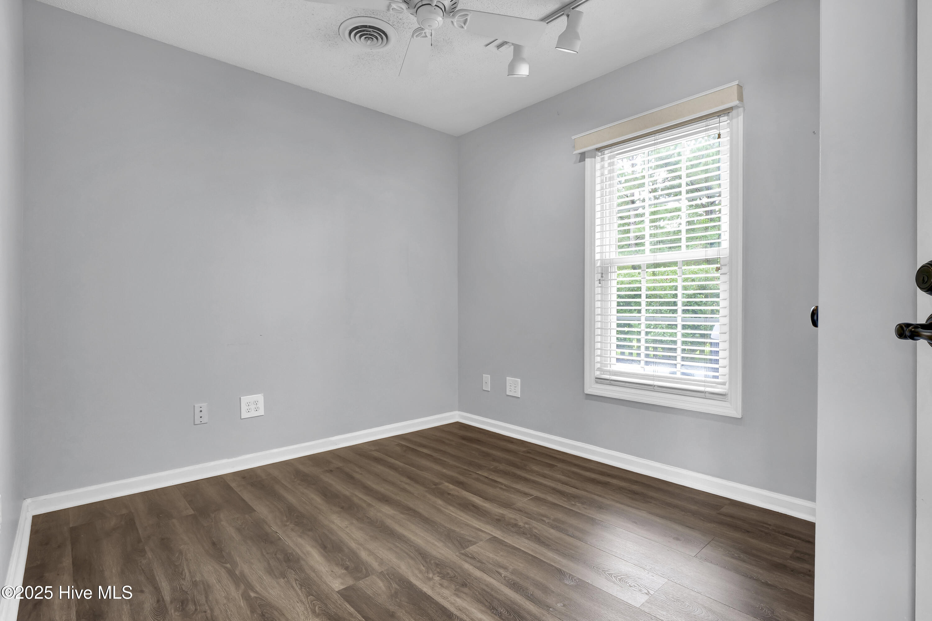 100544266 | Photo 26