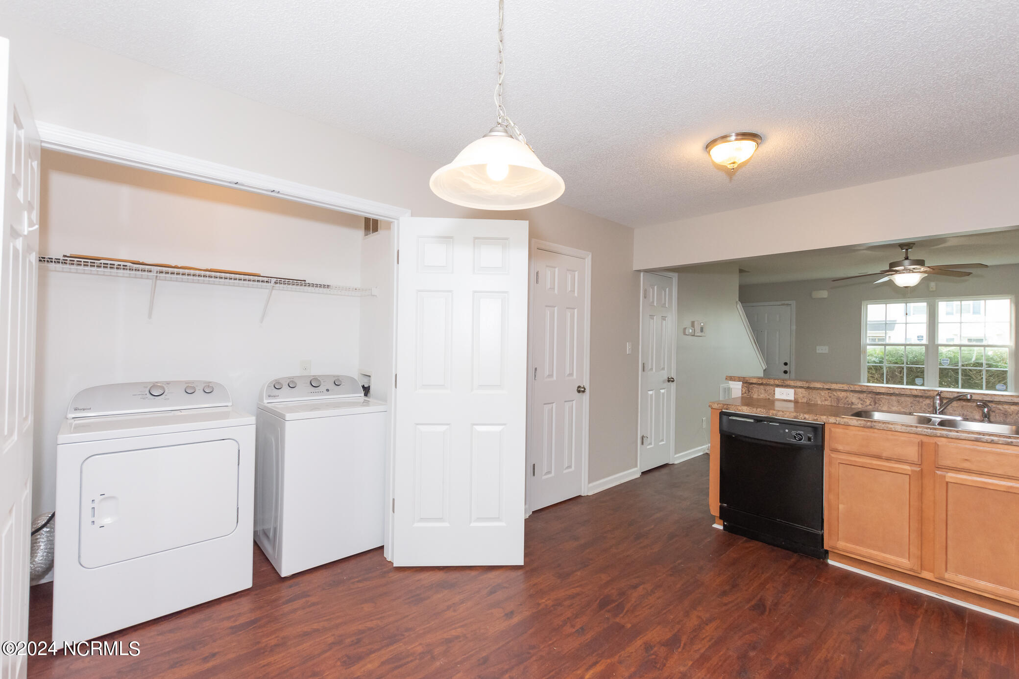 100560057 | Photo 11