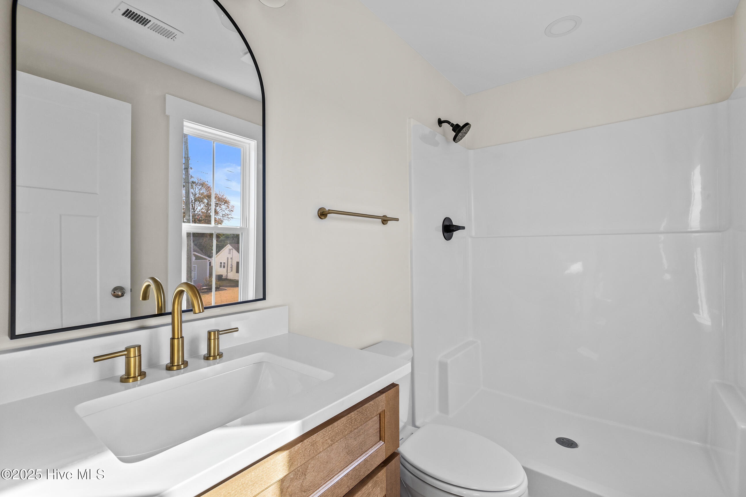 100546129 | Photo 22