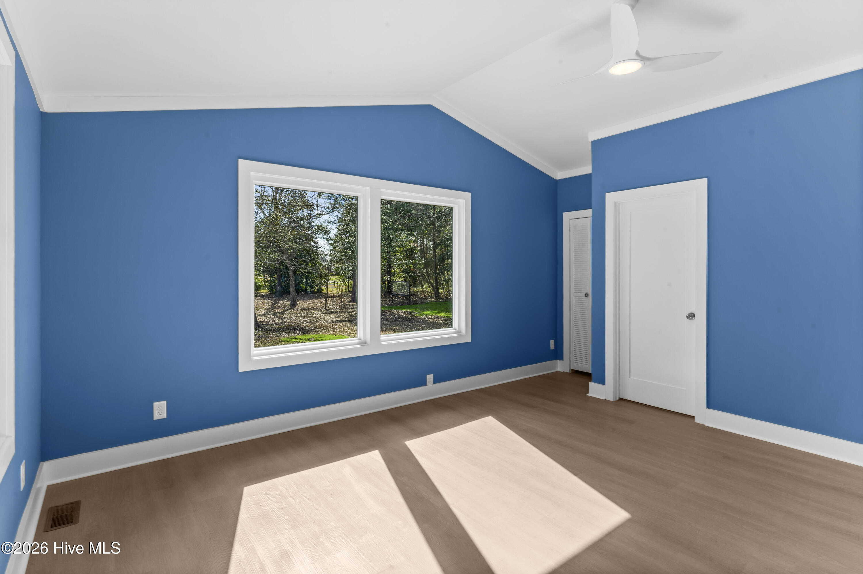 100561739 | Photo 39