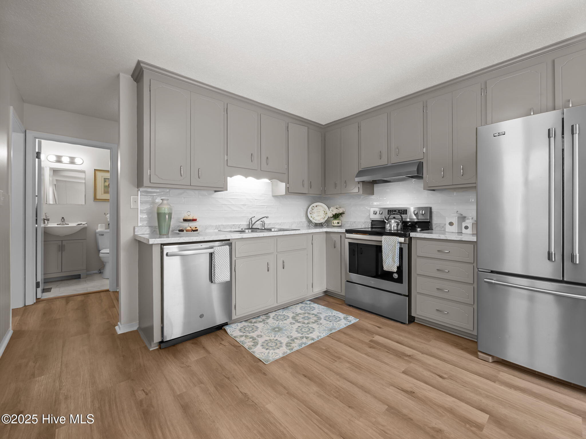 2859 Easy Street,Newport