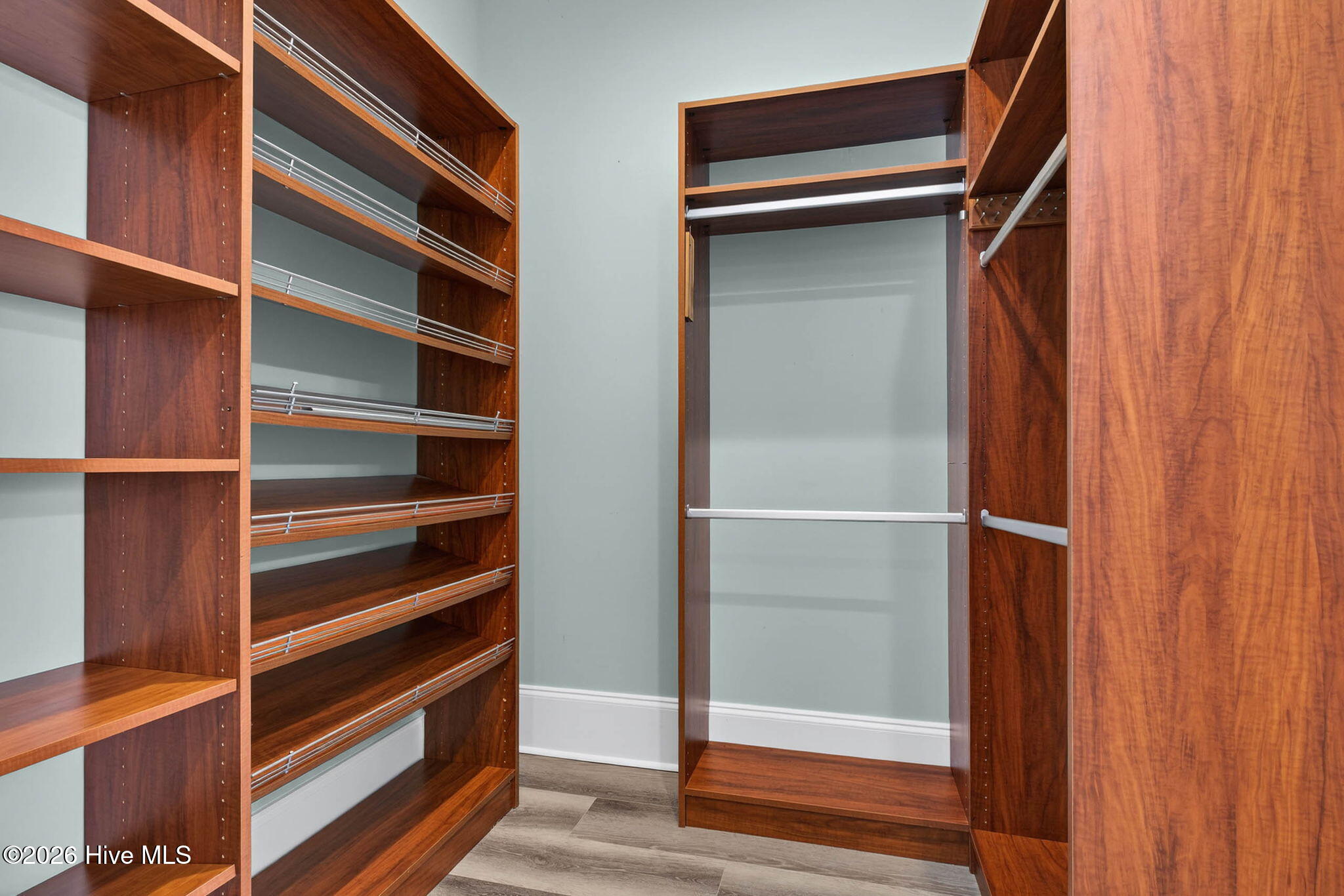 100563982 | Photo 34