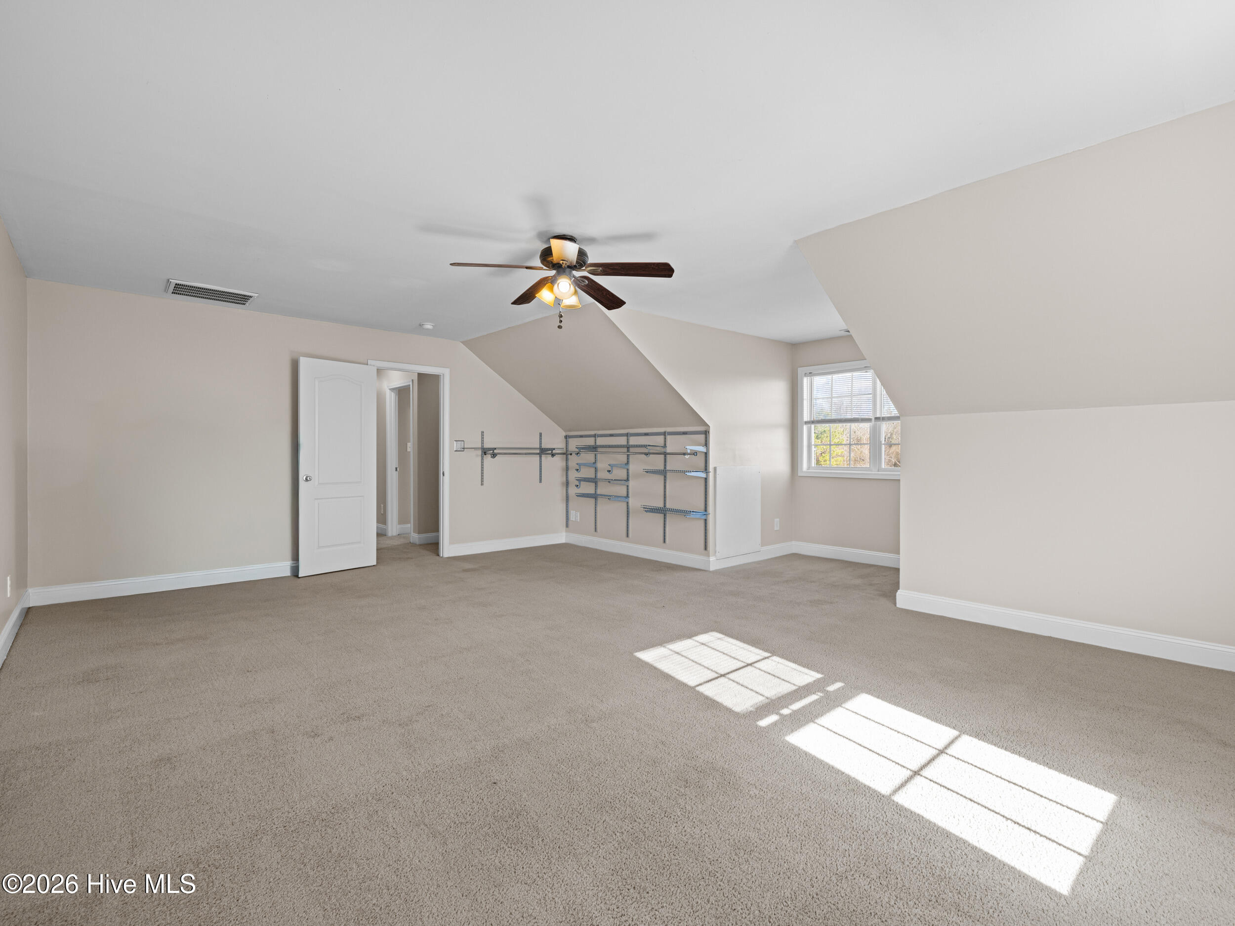 100549292 | Photo 38