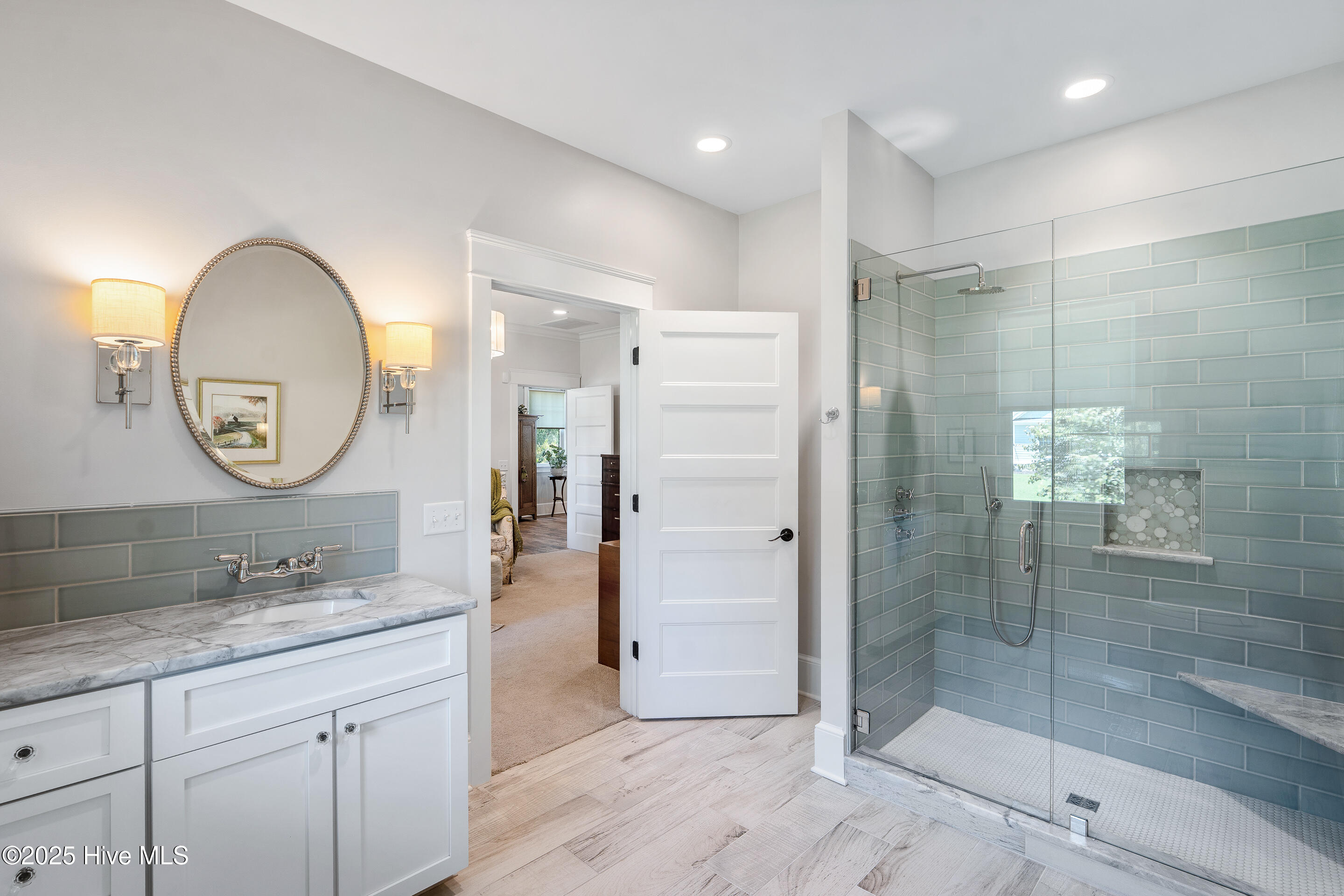 100522220 | Photo 40