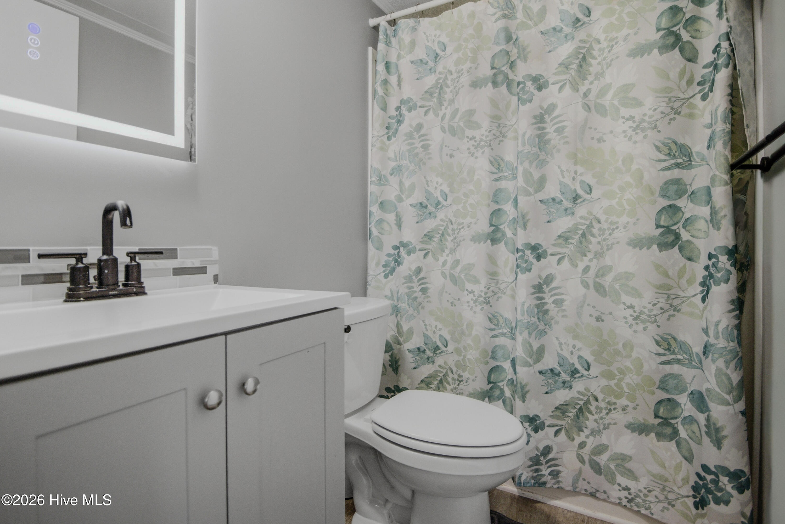 100566324 | Photo 35