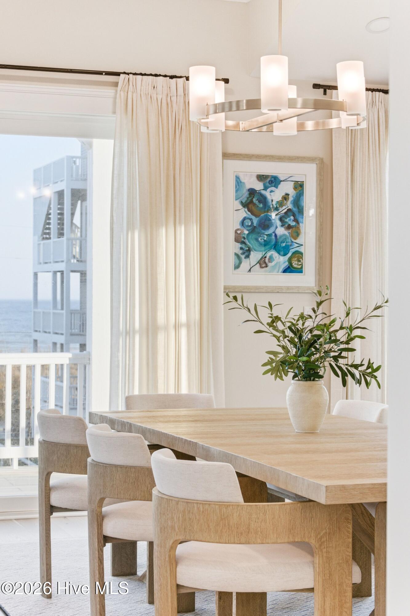 100561823 | Photo 10