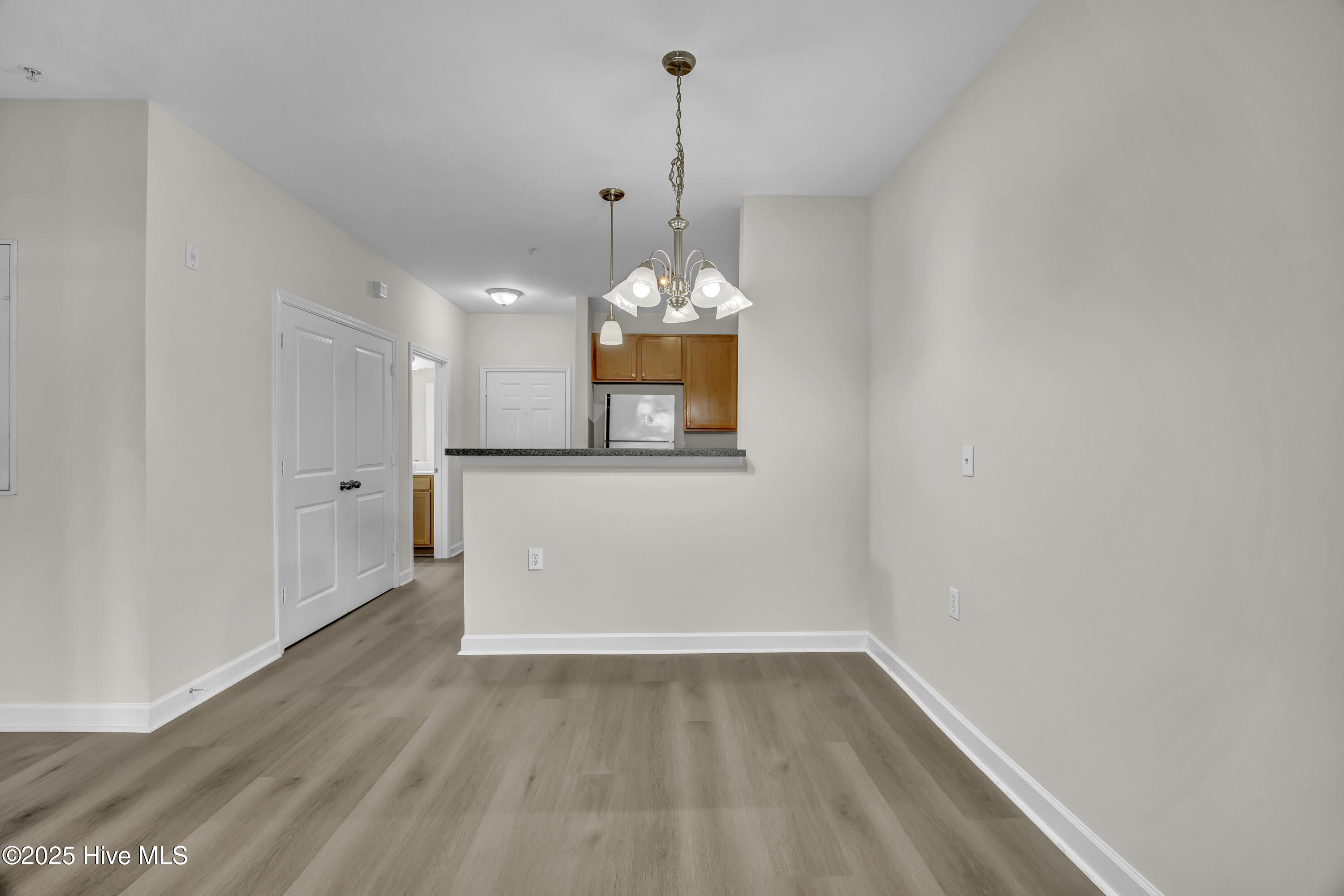 100521758 | Photo 11