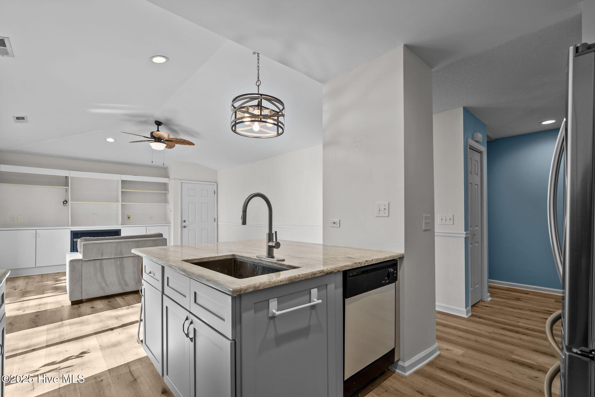 100544988 | Photo 14