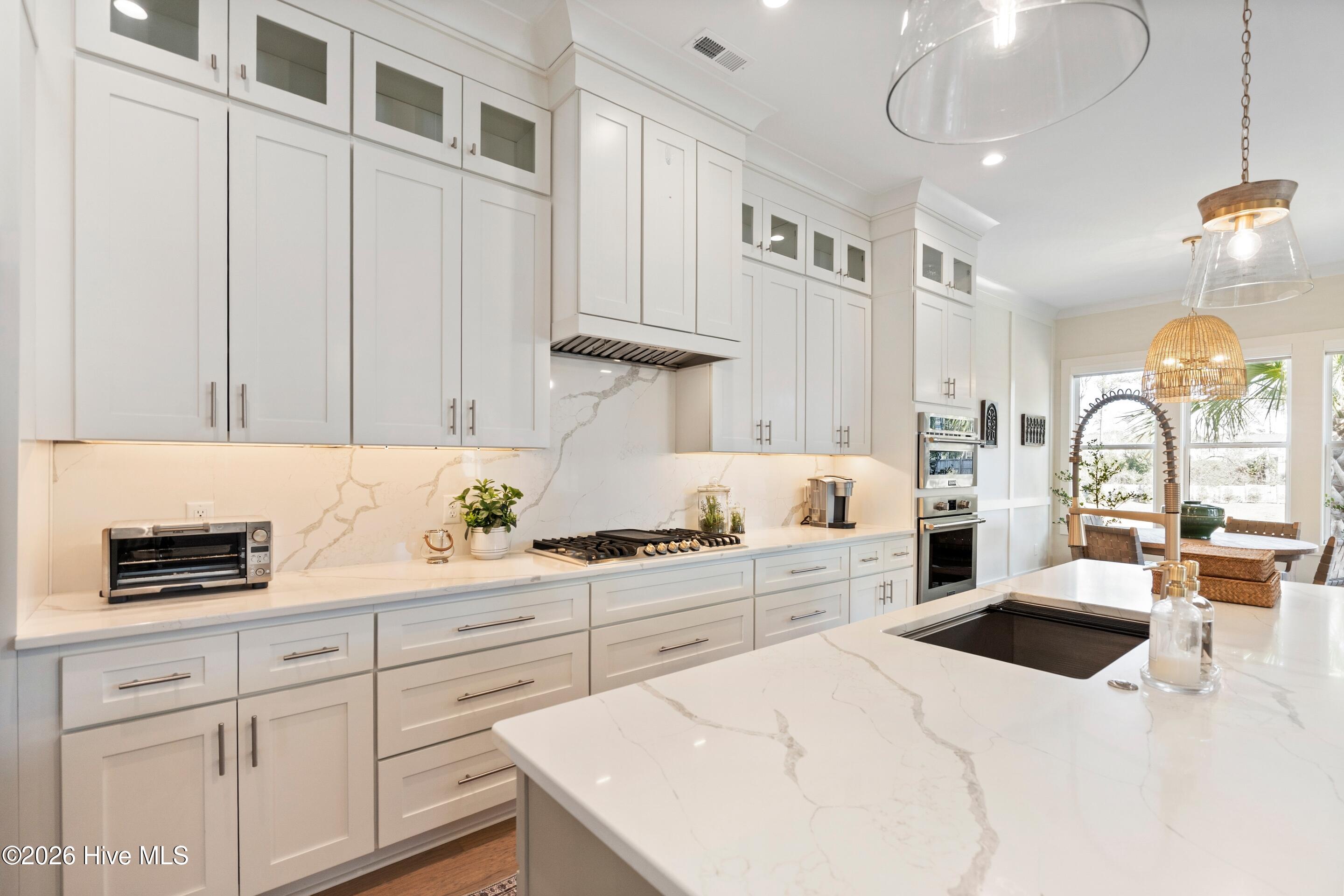 100546830 | Photo 18