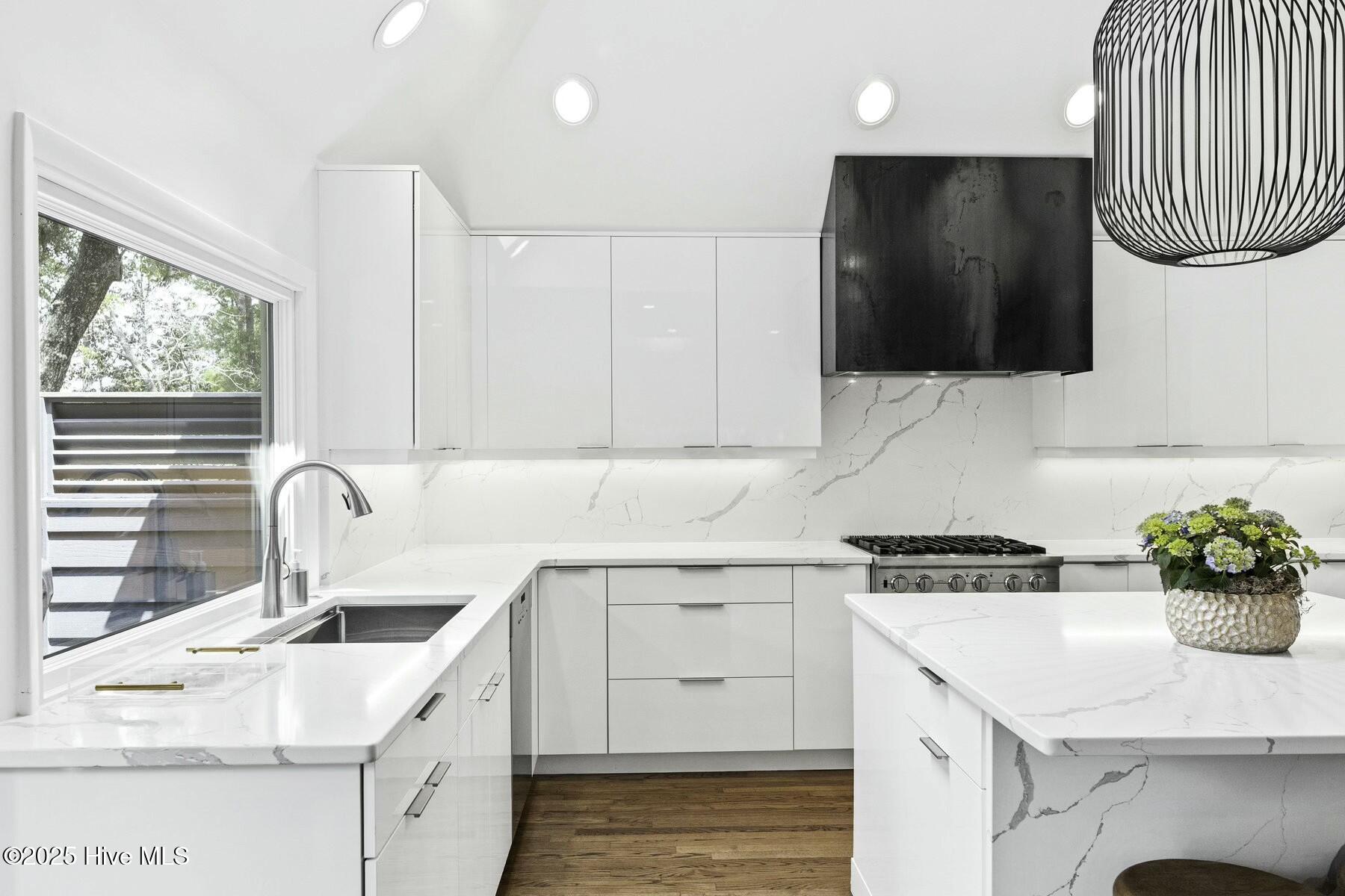 100555228 | Photo 23