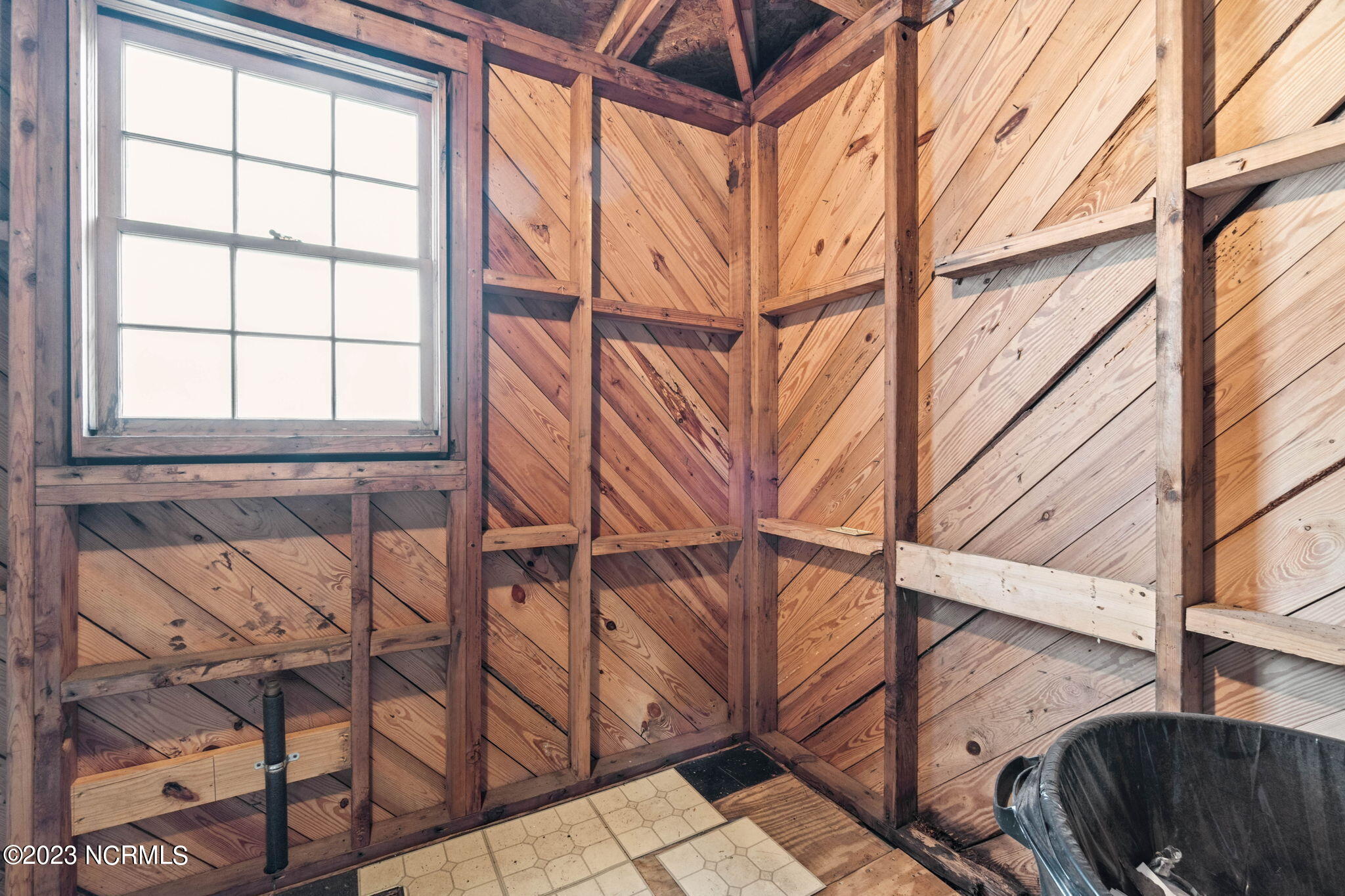 100405239 | Photo 22