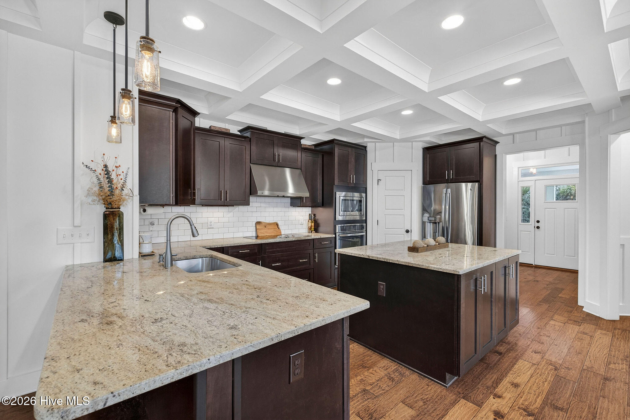 100561102 | Photo 16