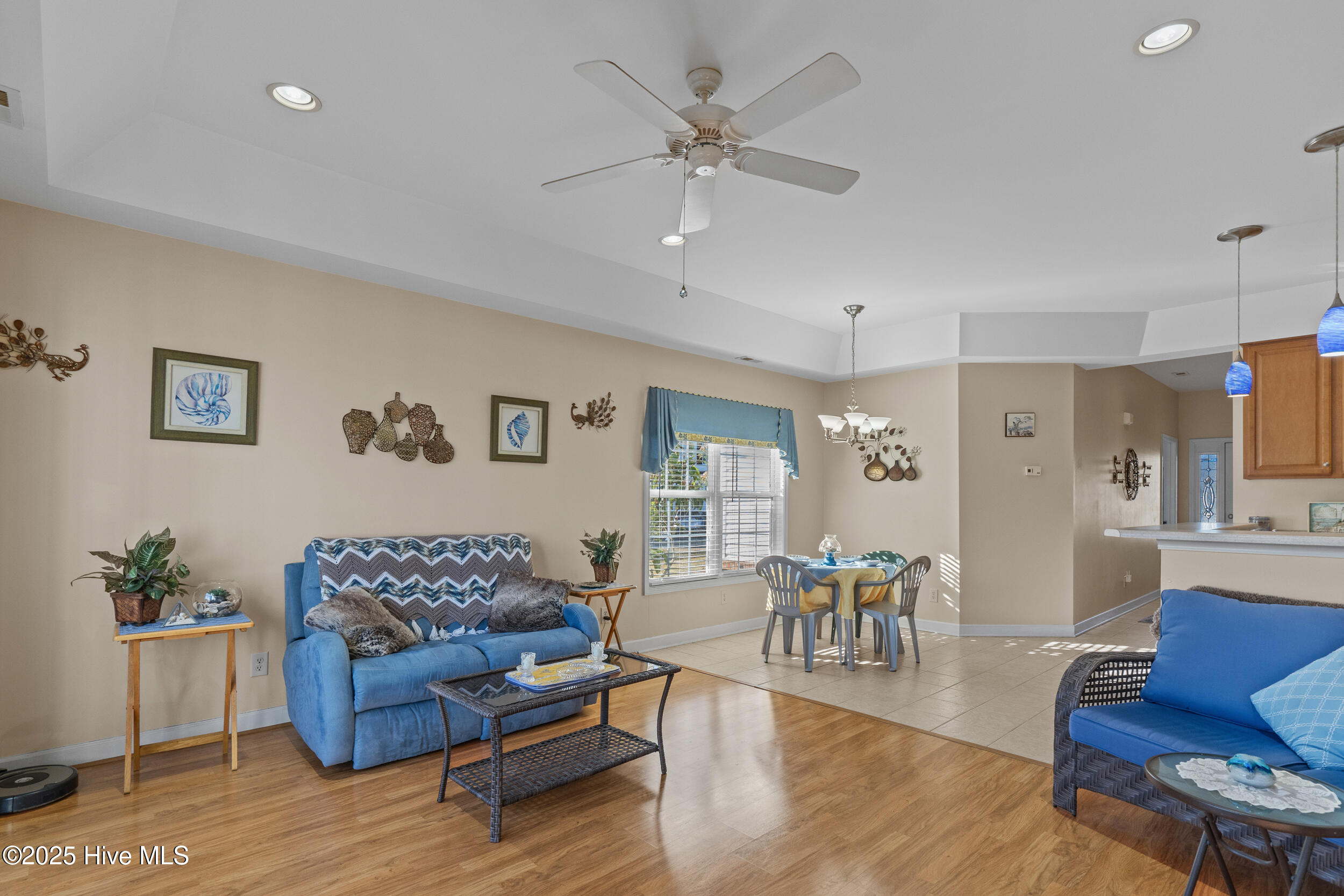 100545335 | Photo 15