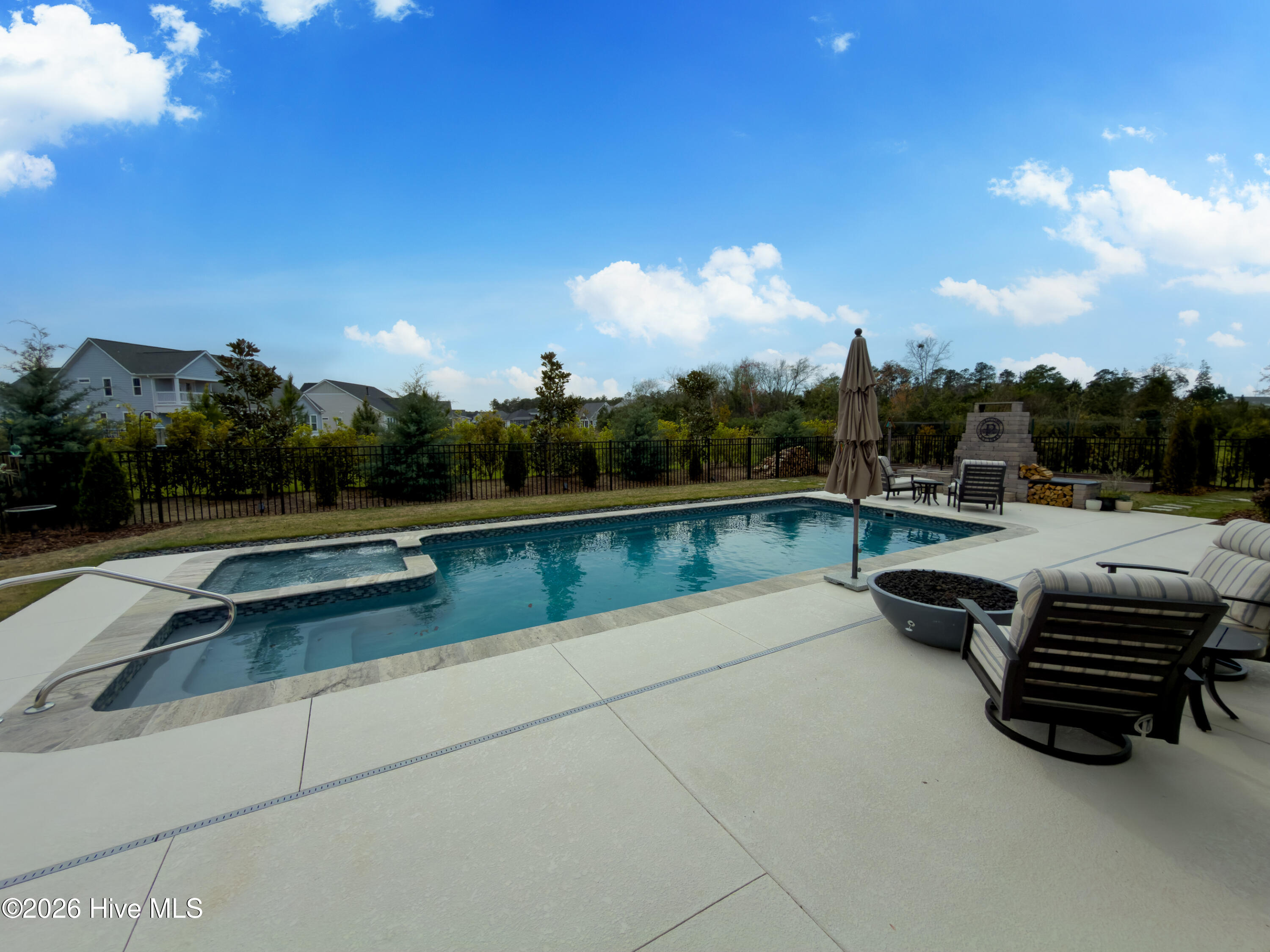 100562941 | Photo 63