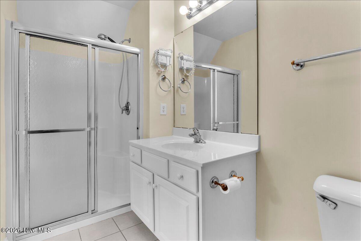 100569829 | Photo 35