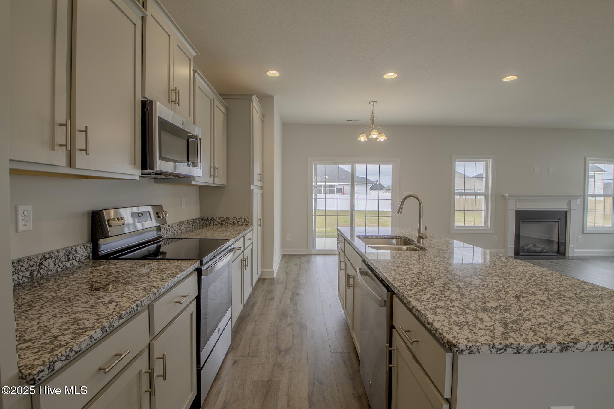 100509462 | Photo 11