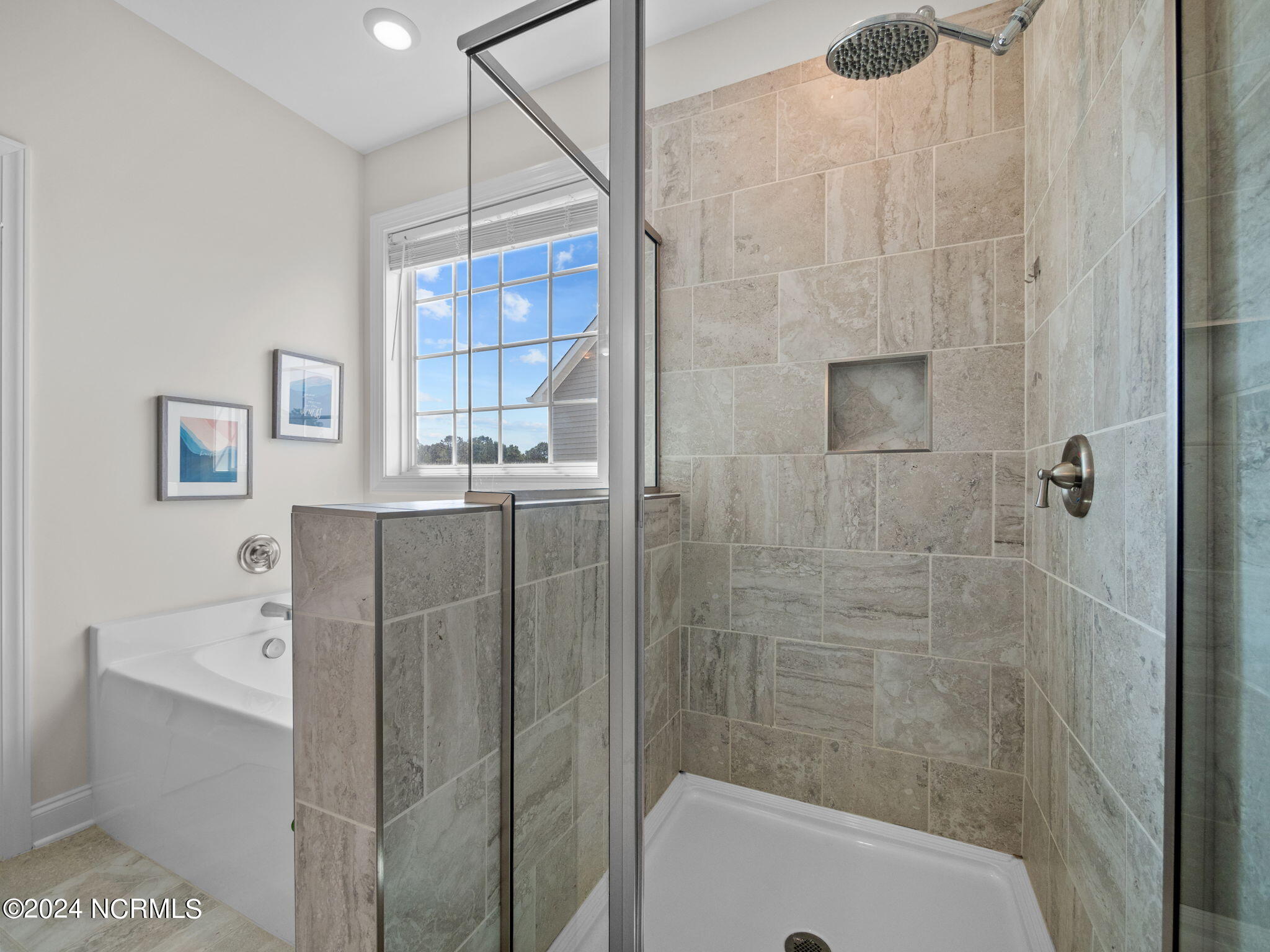 100564984 | Photo 28