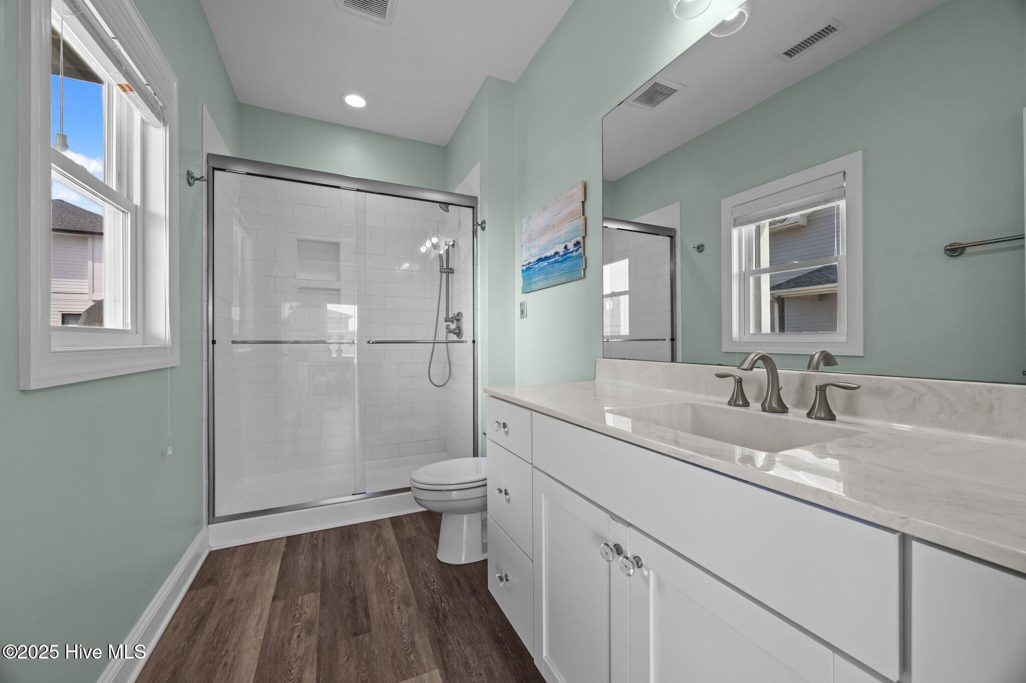 100535053 | Photo 17