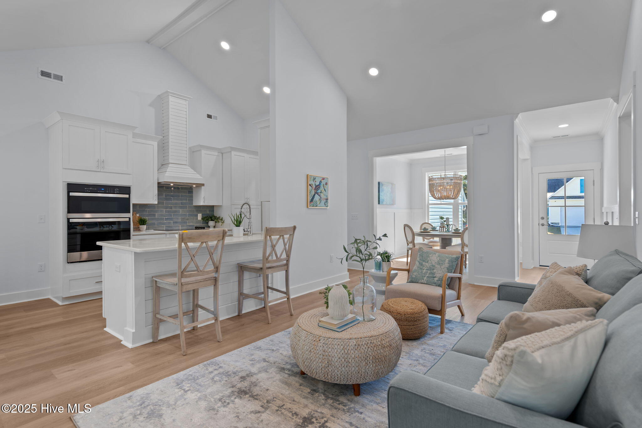 100542016 | Photo 15