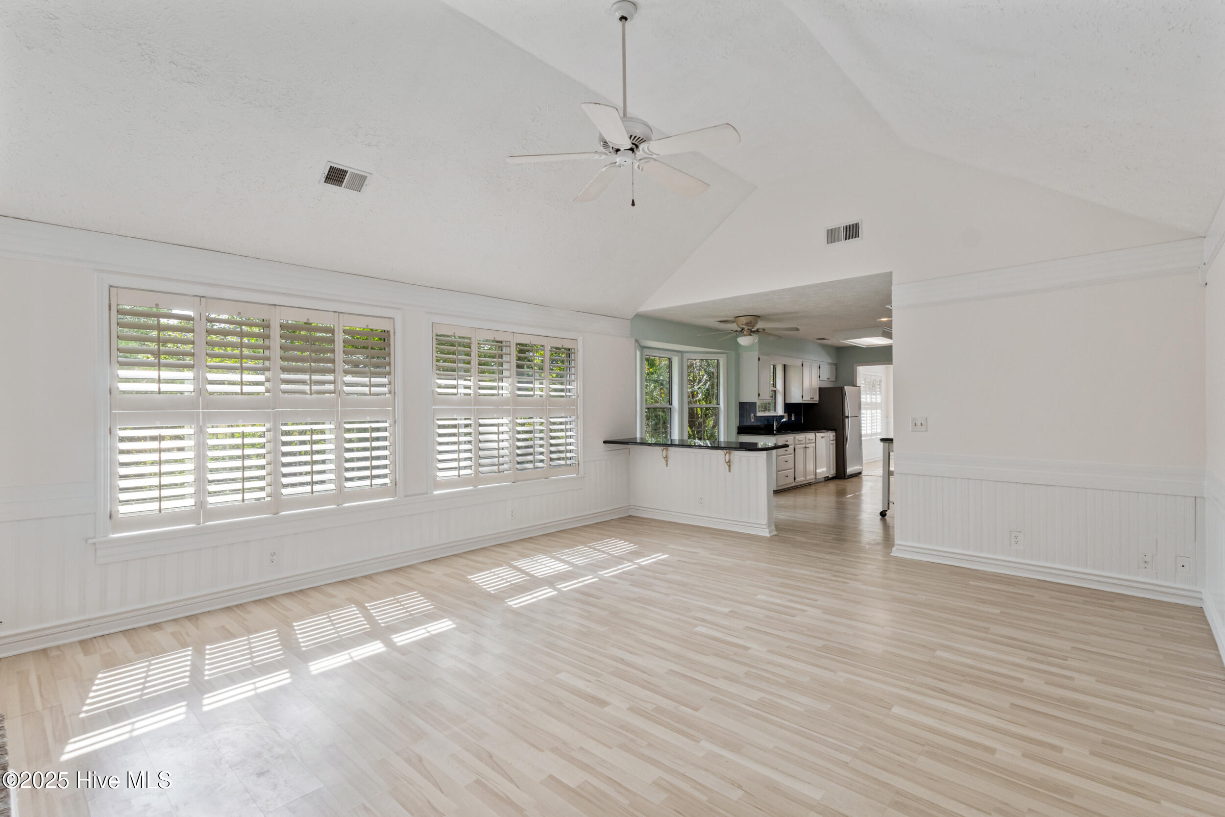 100531370 | Photo 27