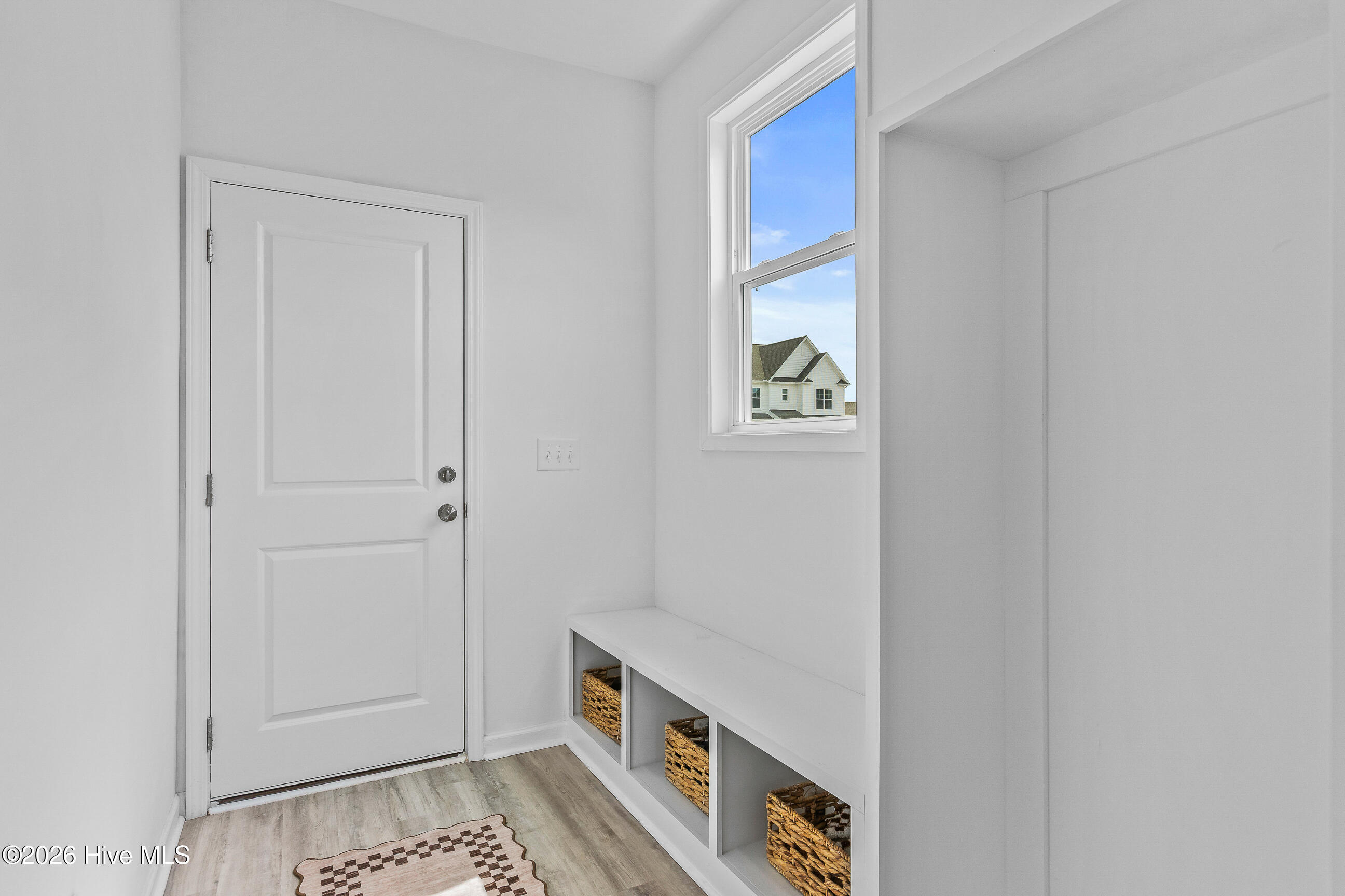 100566421 | Photo 23