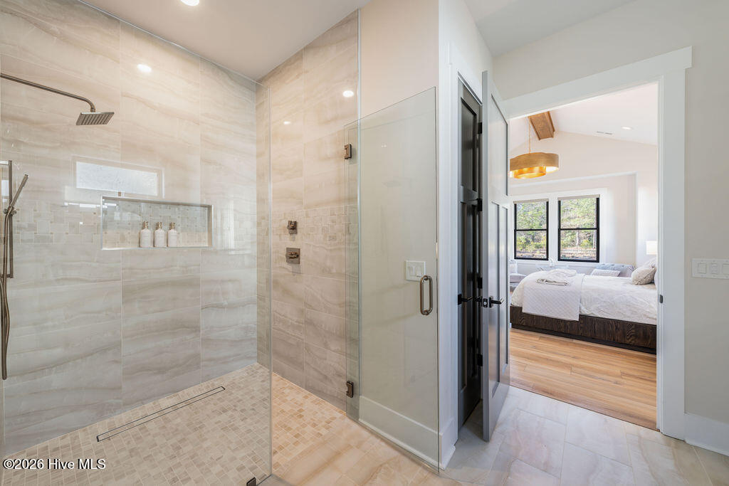 100558848 | Photo 26