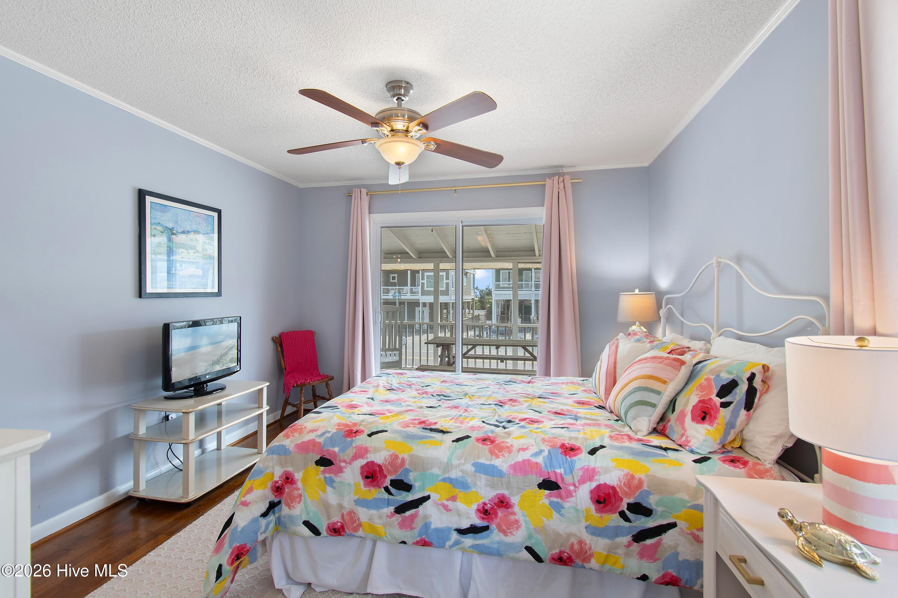 100561675 | Photo 32