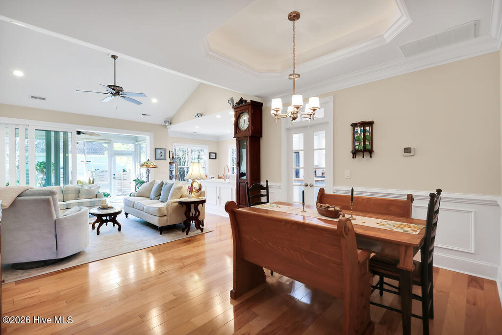 100550875 | Photo 11