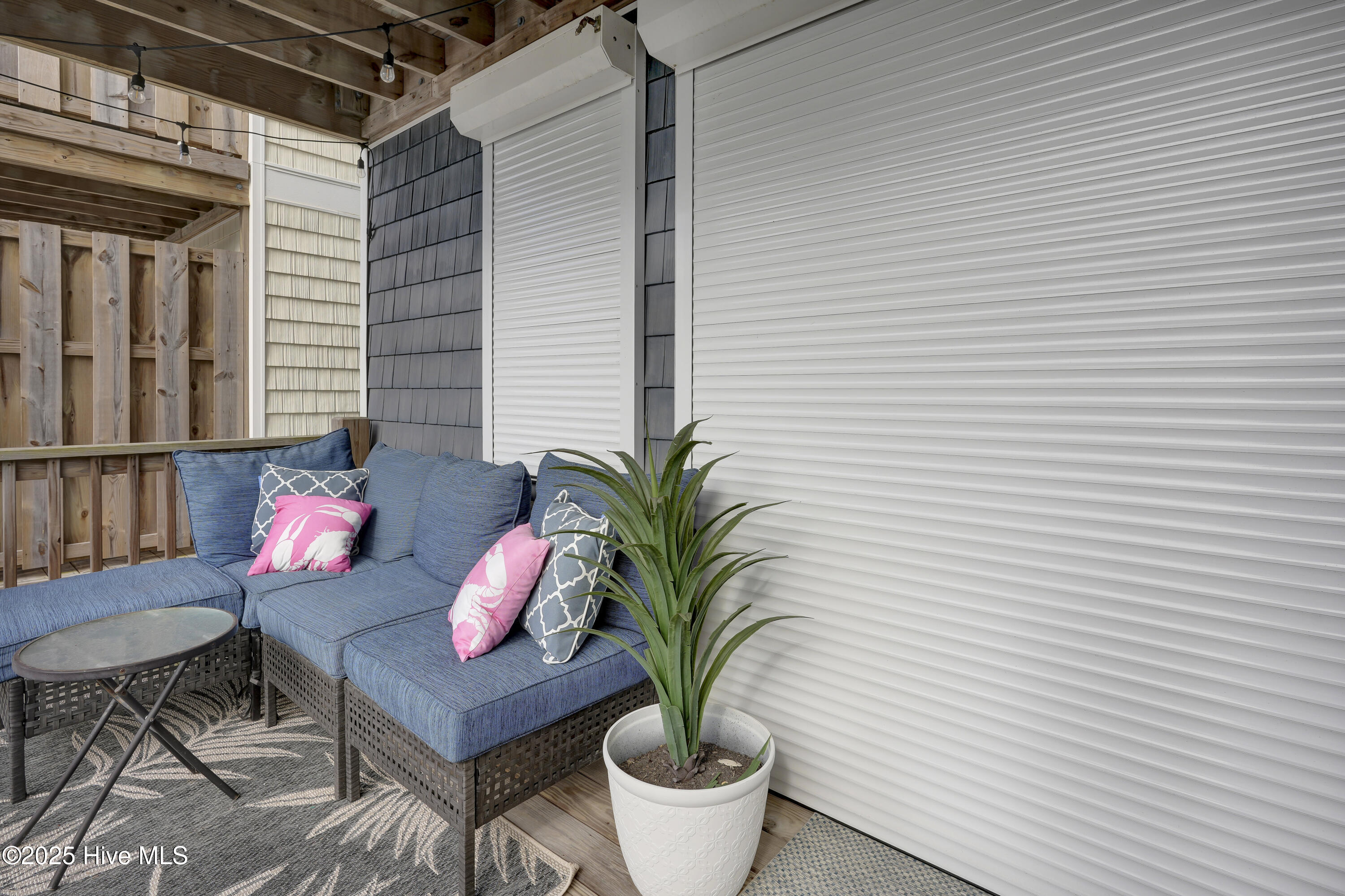 100532685 | Photo 14