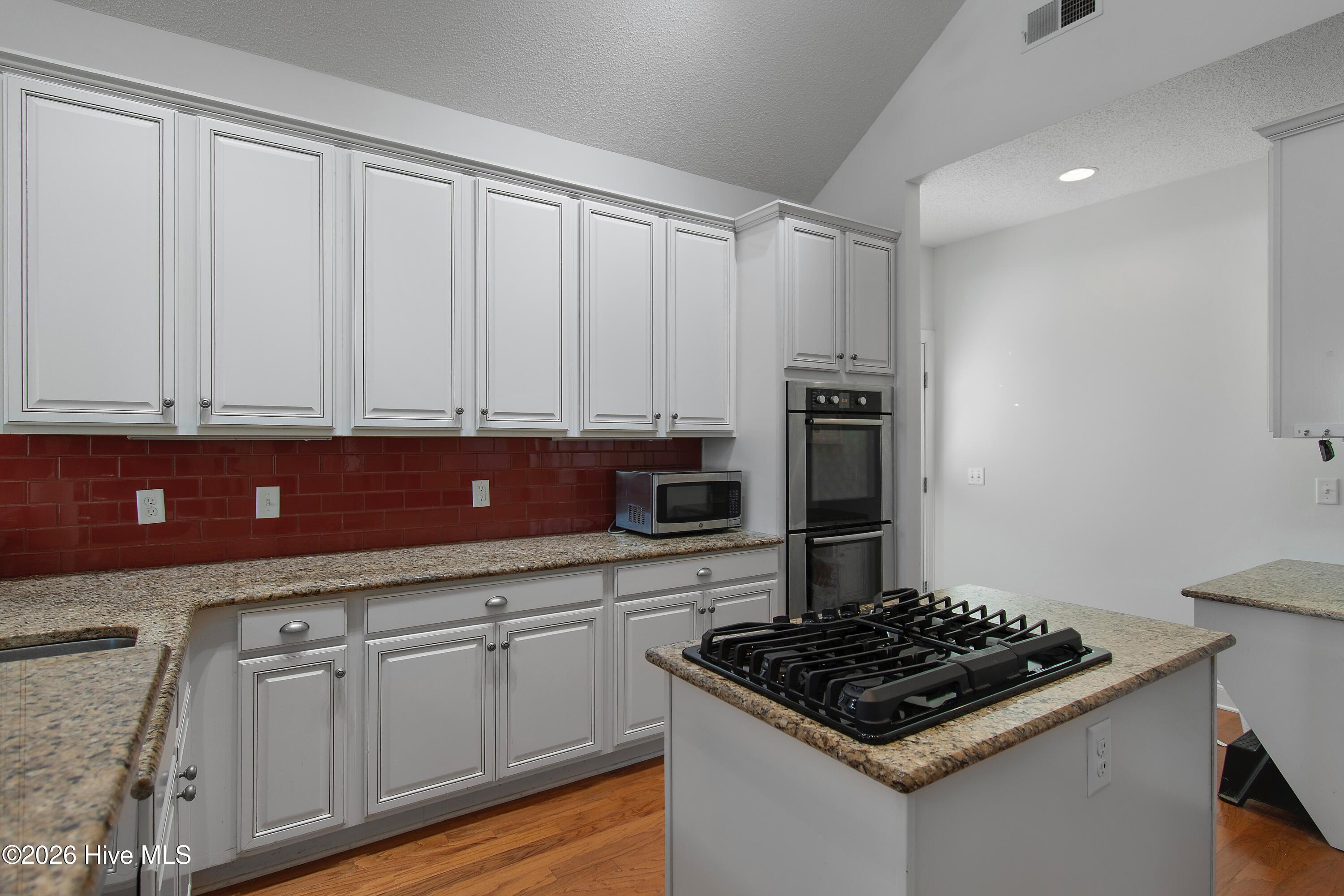 100552486 | Photo 21