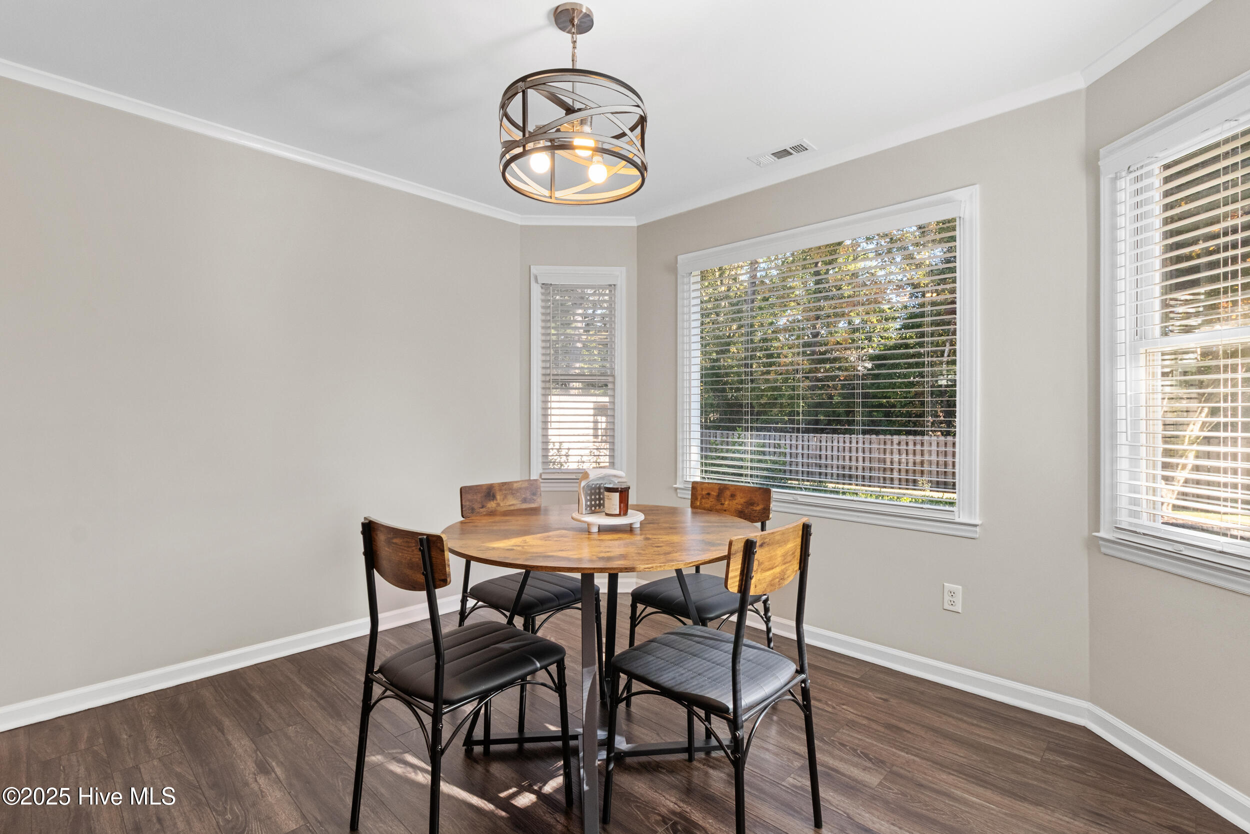 100541040 | Photo 11