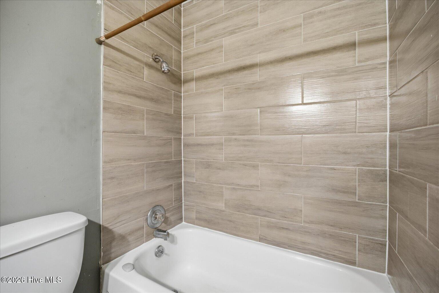 100555957 | Photo 33