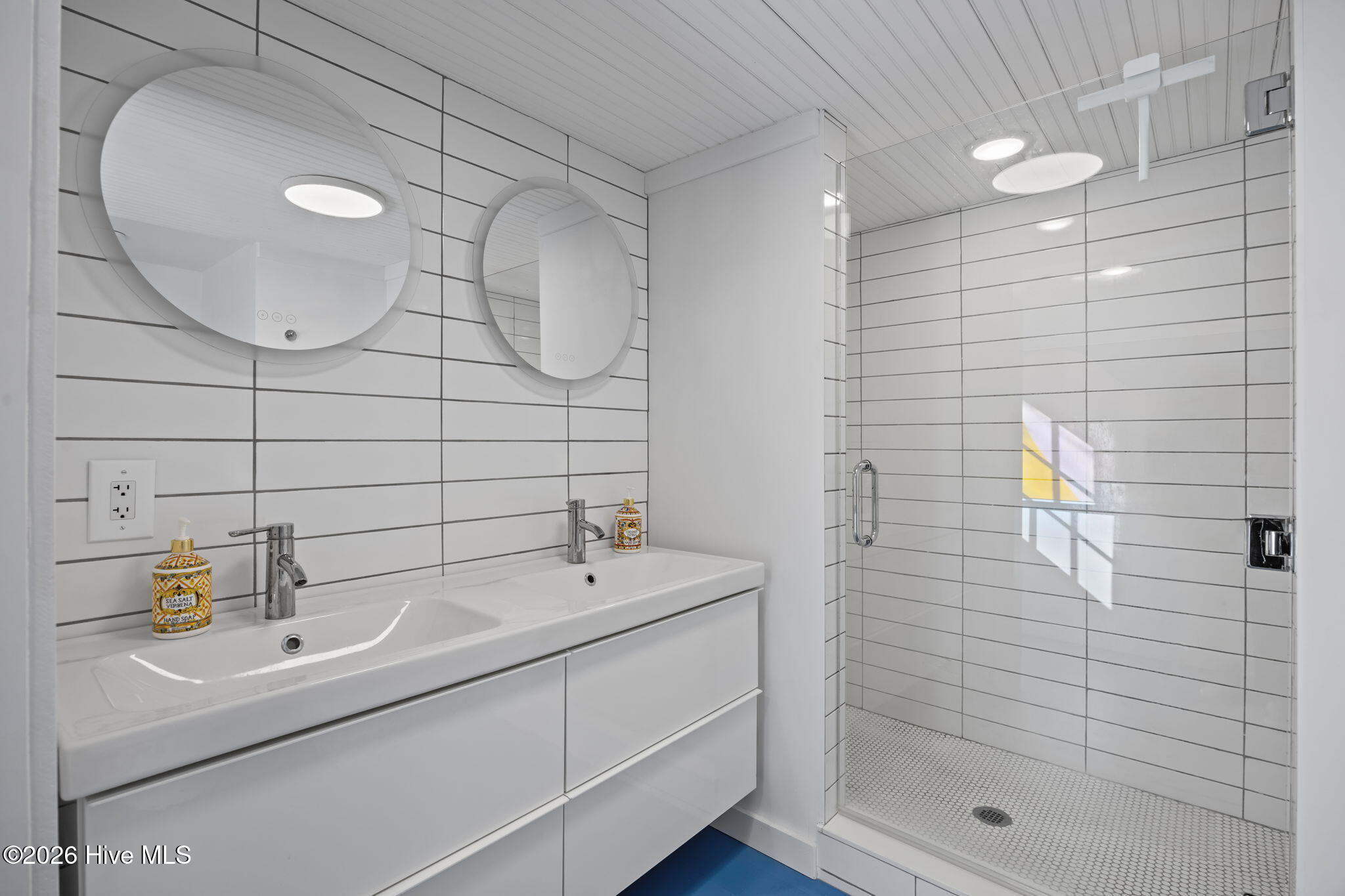 100560514 | Photo 22