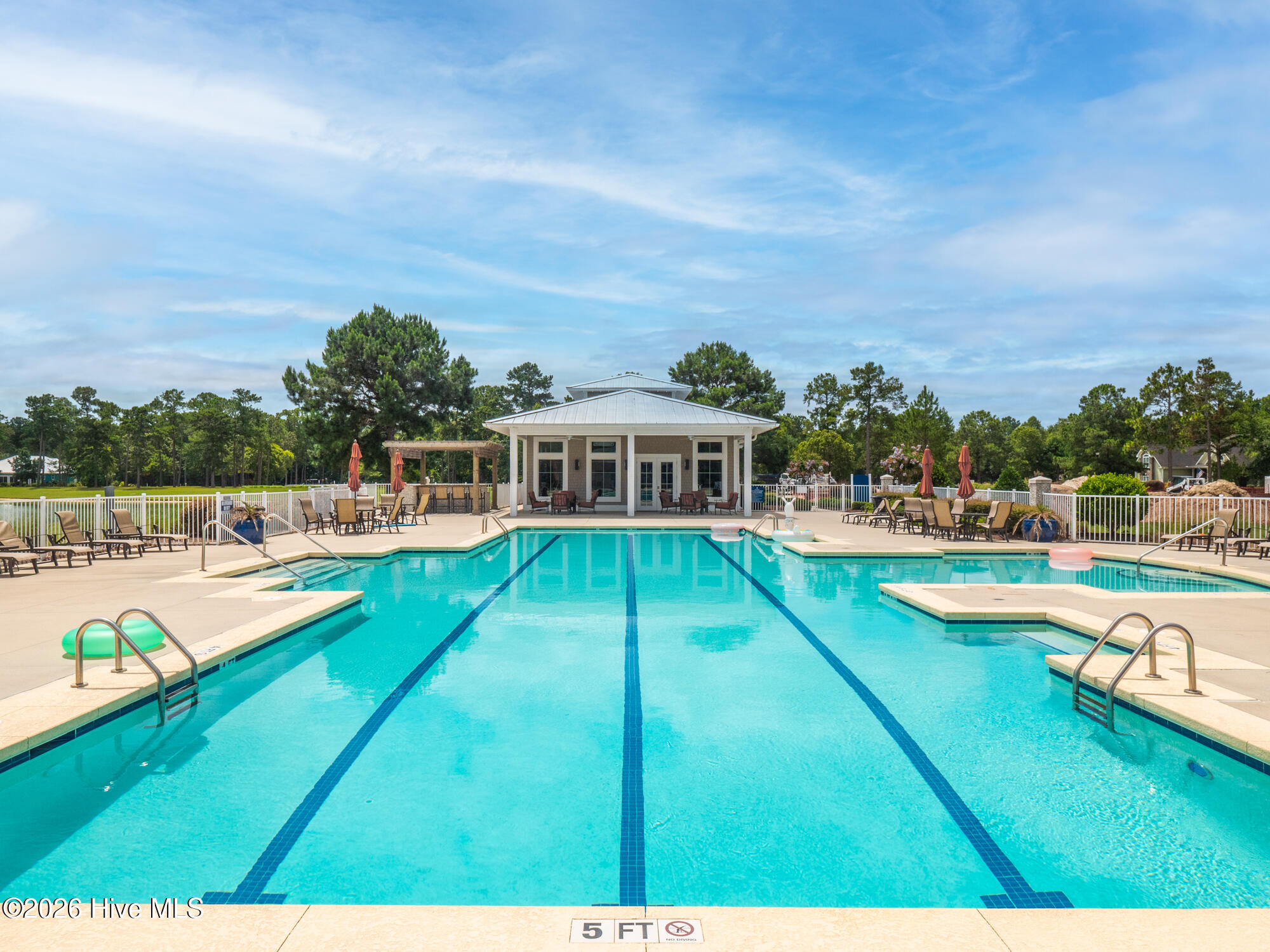 100567855 | Photo 63