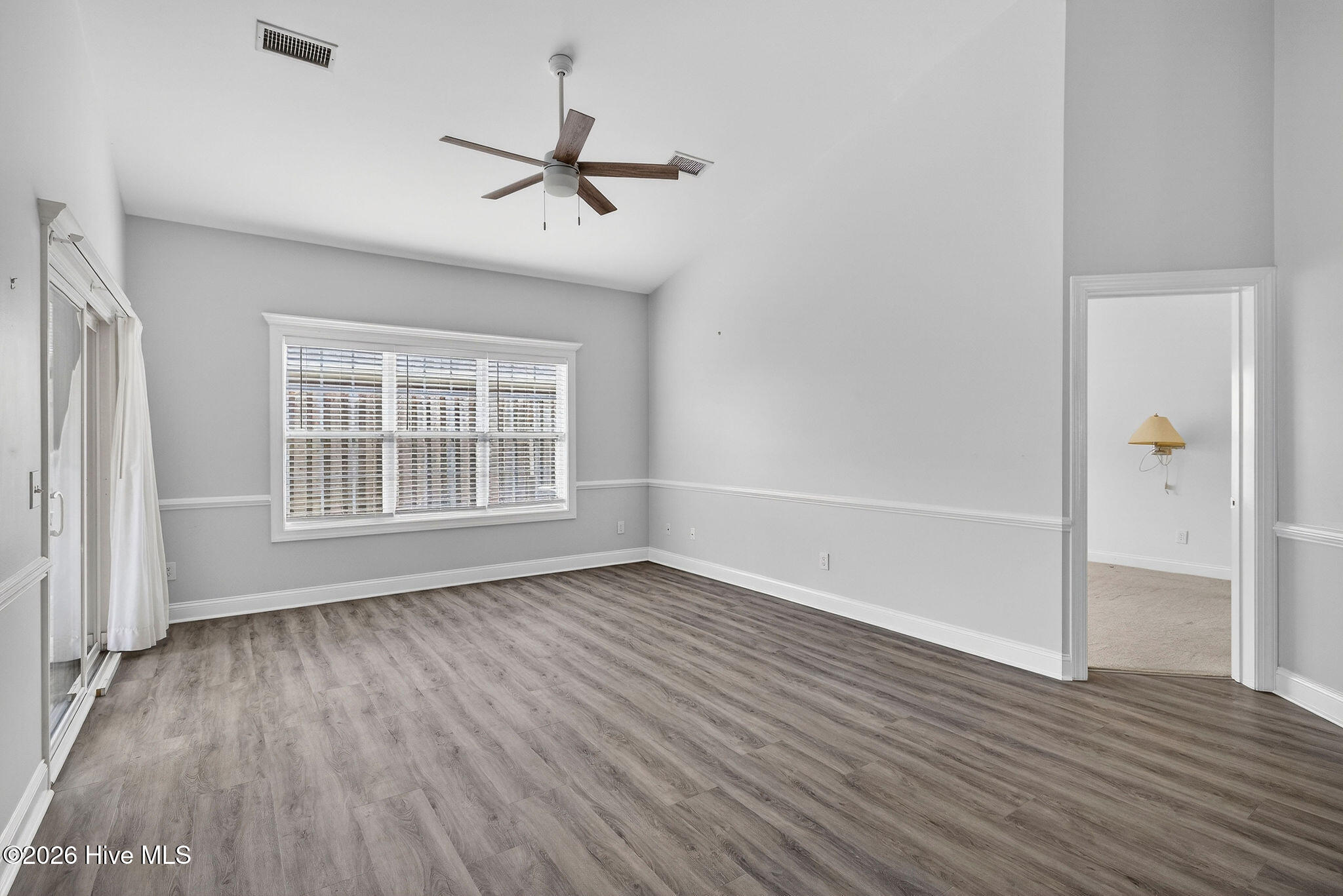 100562994 | Photo 10