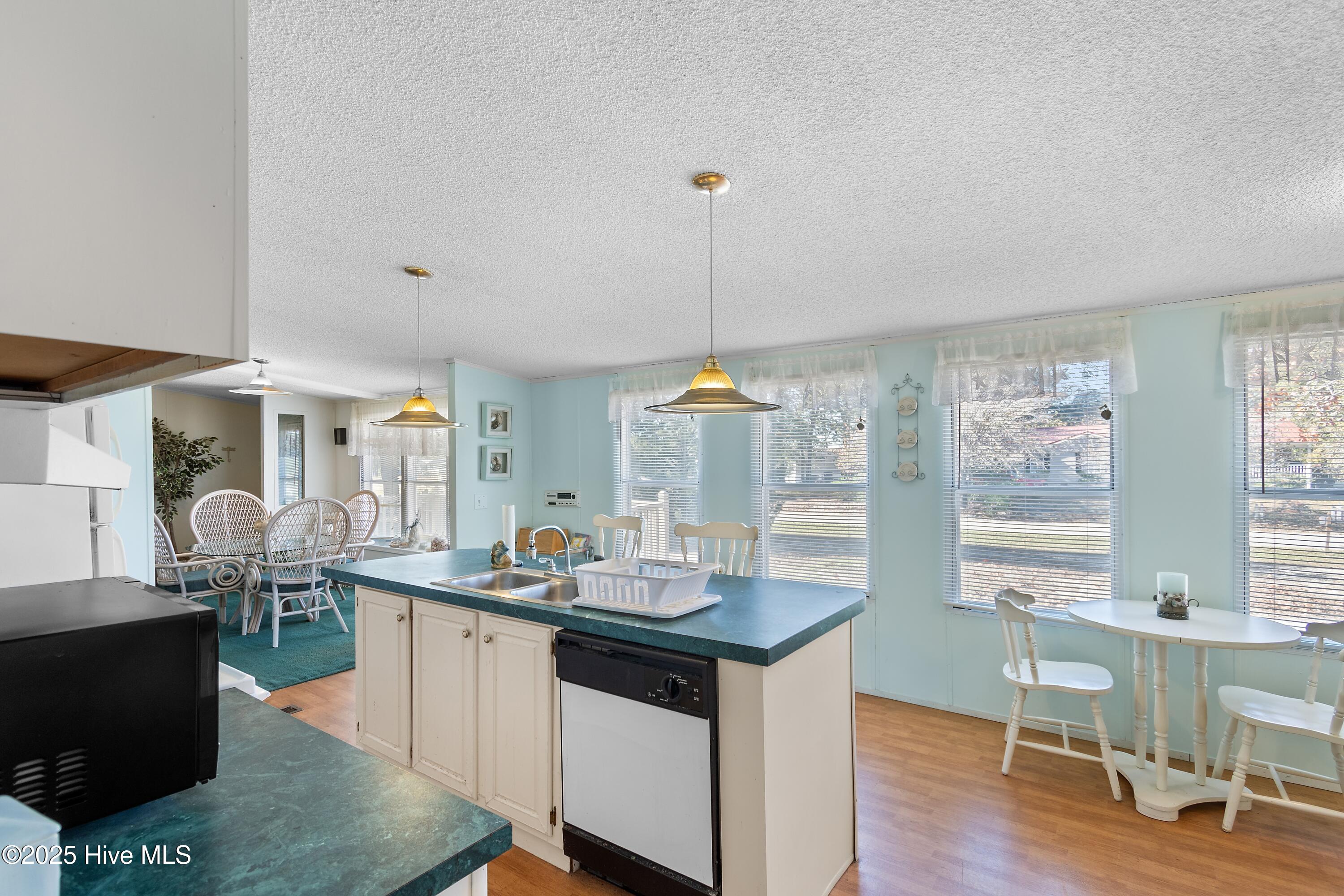 100541148 | Photo 11