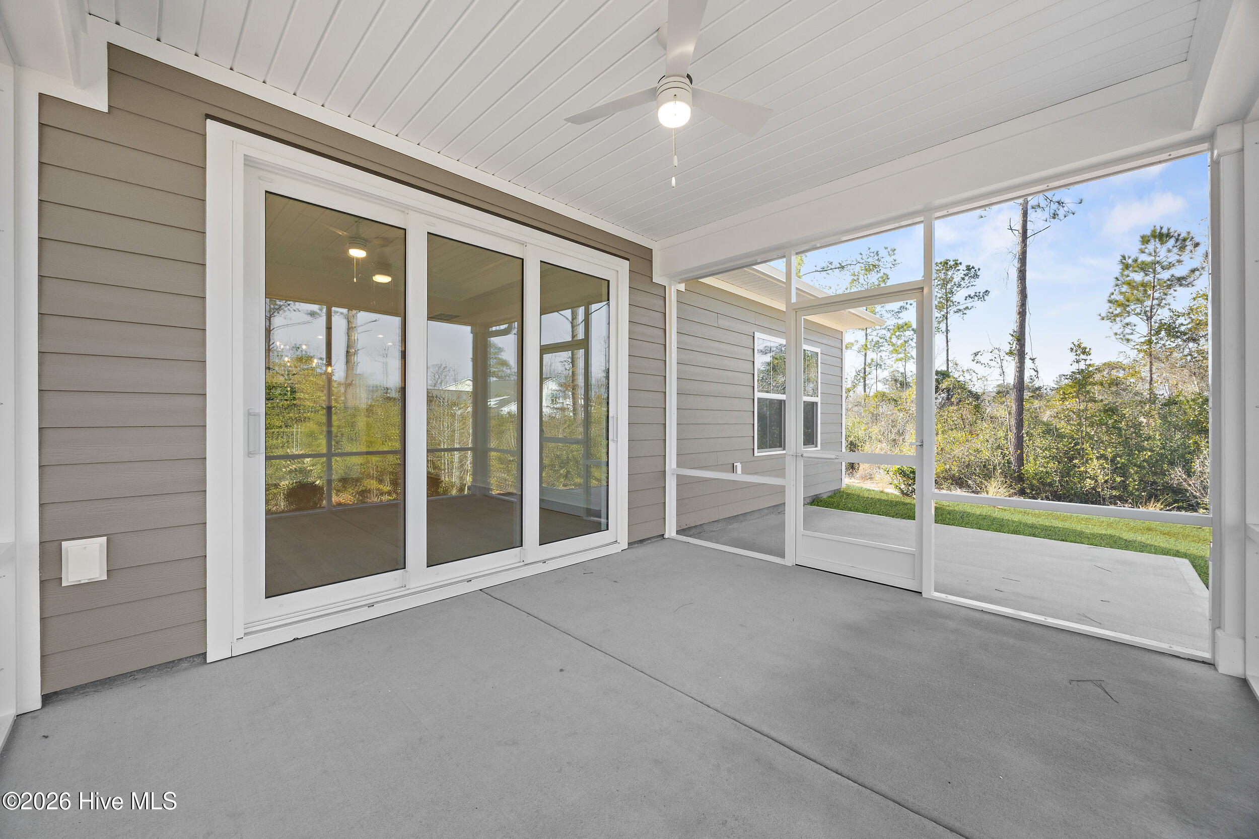 100539841 | Photo 44