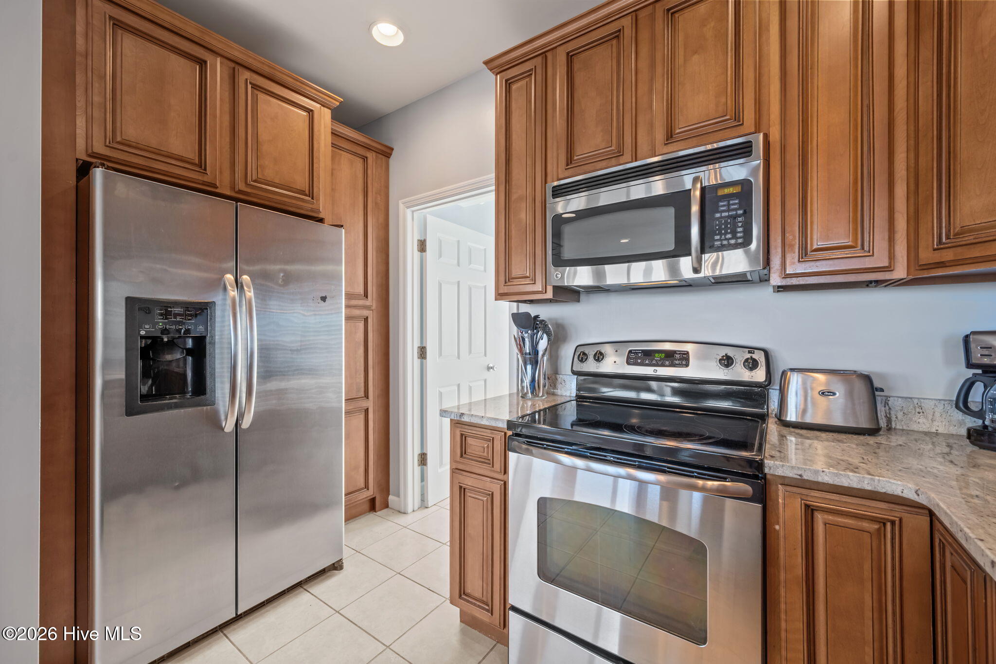 100560974 | Photo 15