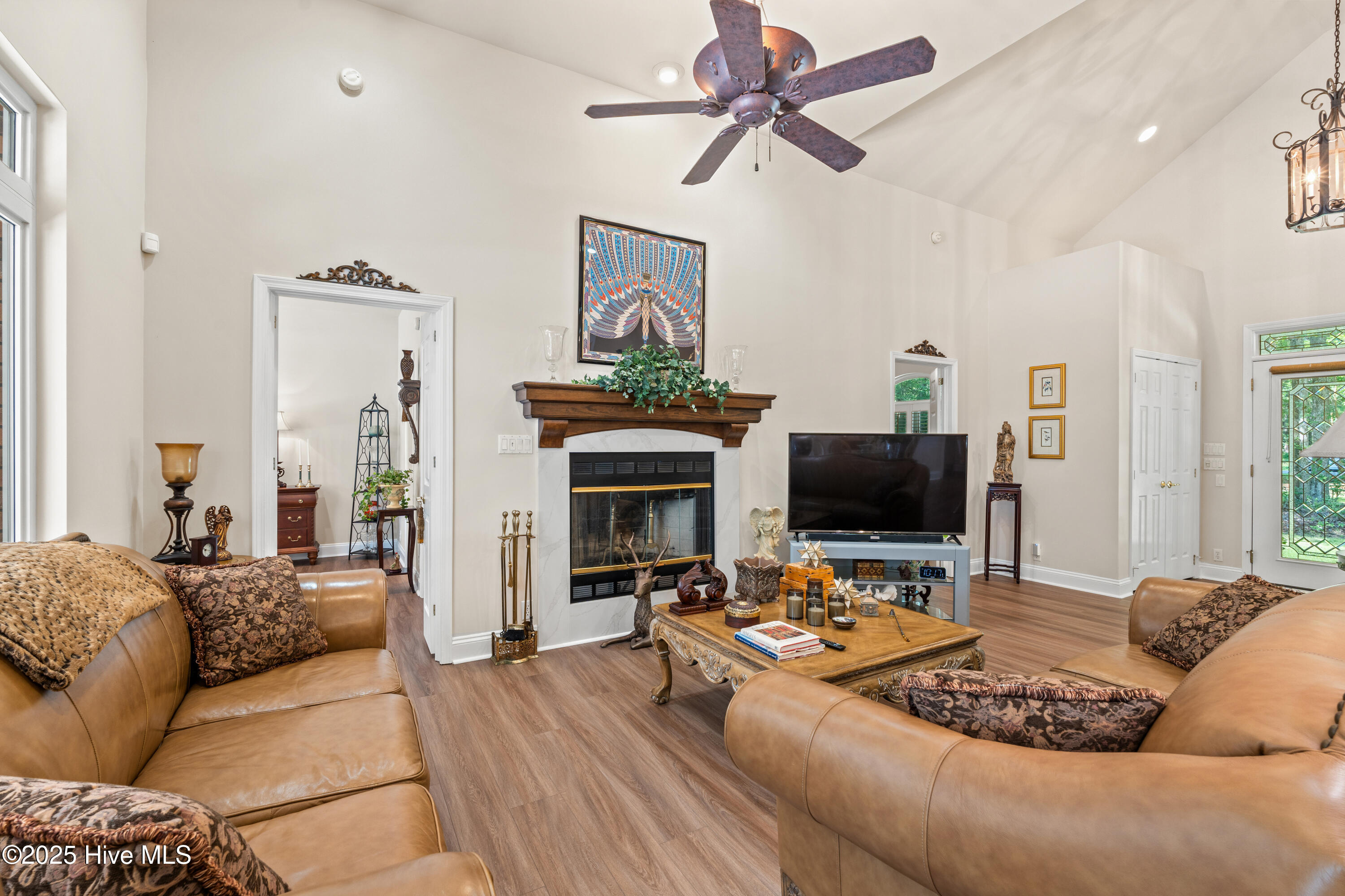 100515371 | Photo 10