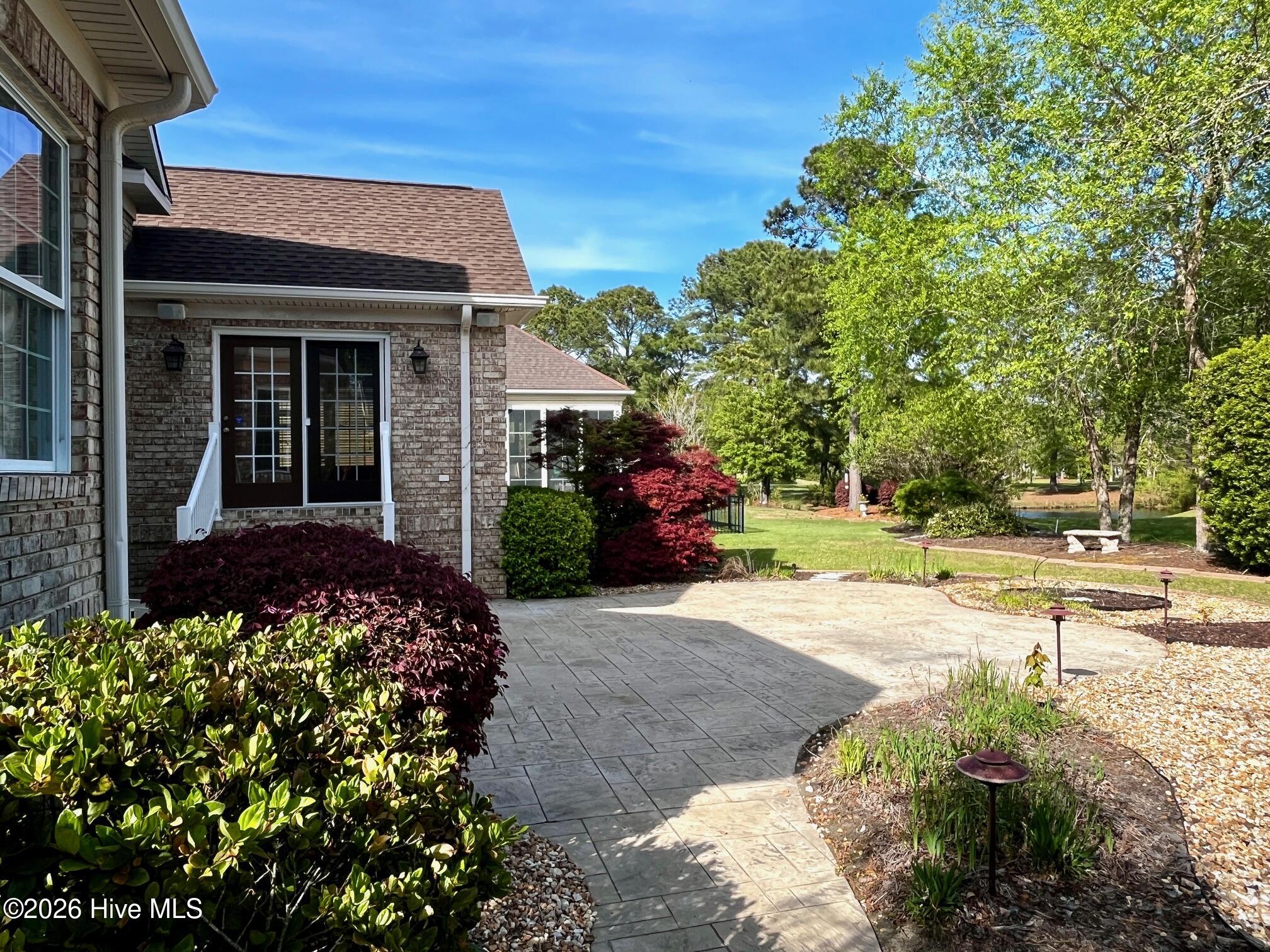 100566129 | Photo 41