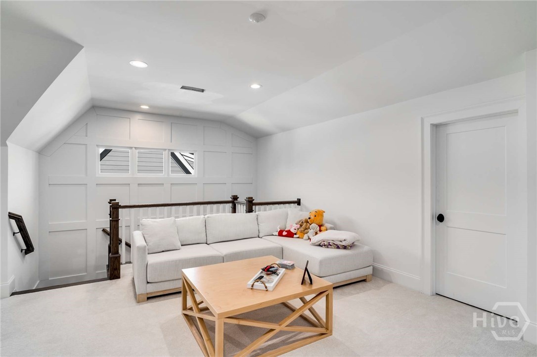 UPSTAIRS ENTERTAINMENT AREA