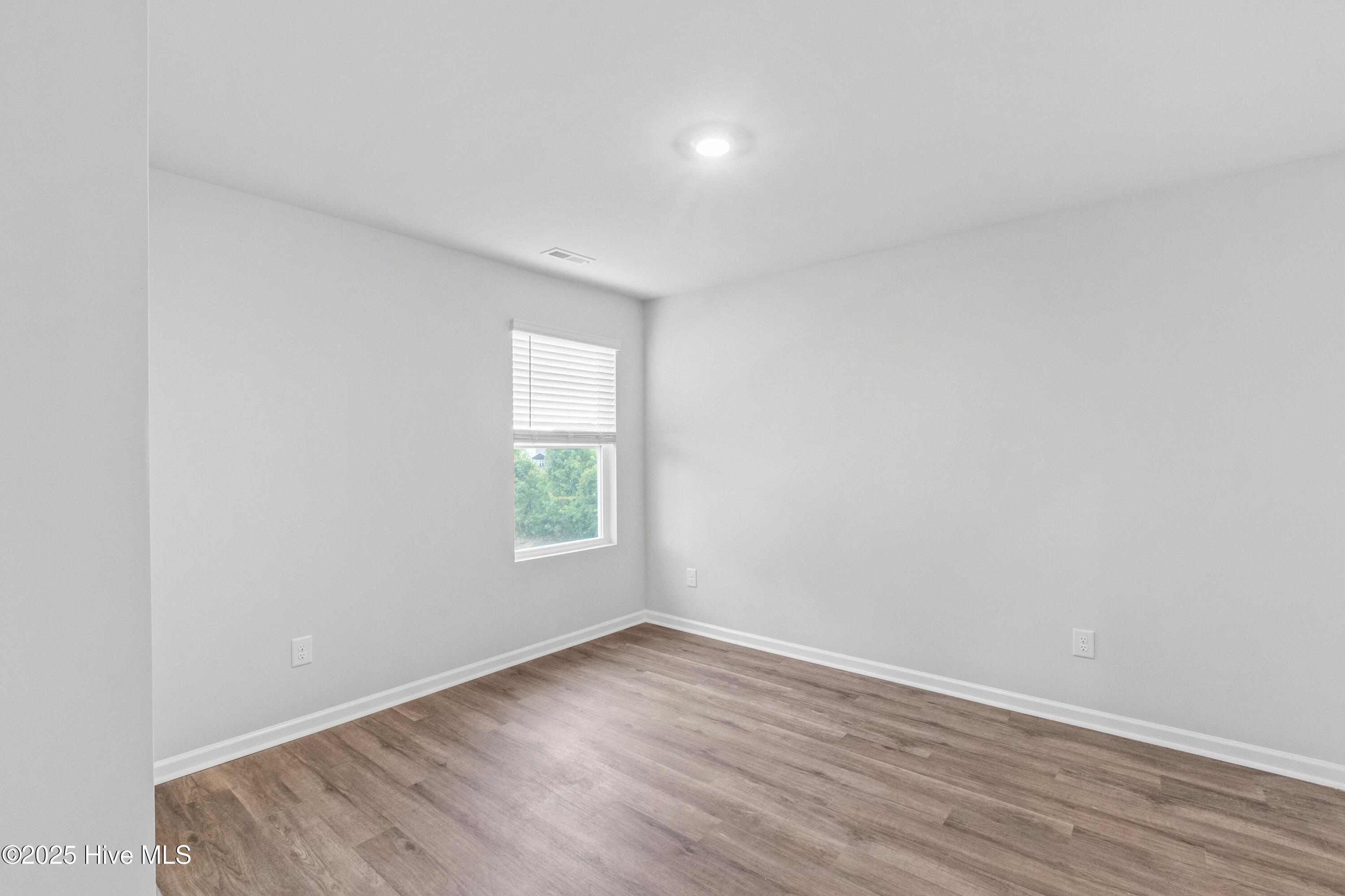 100519018 | Photo 21