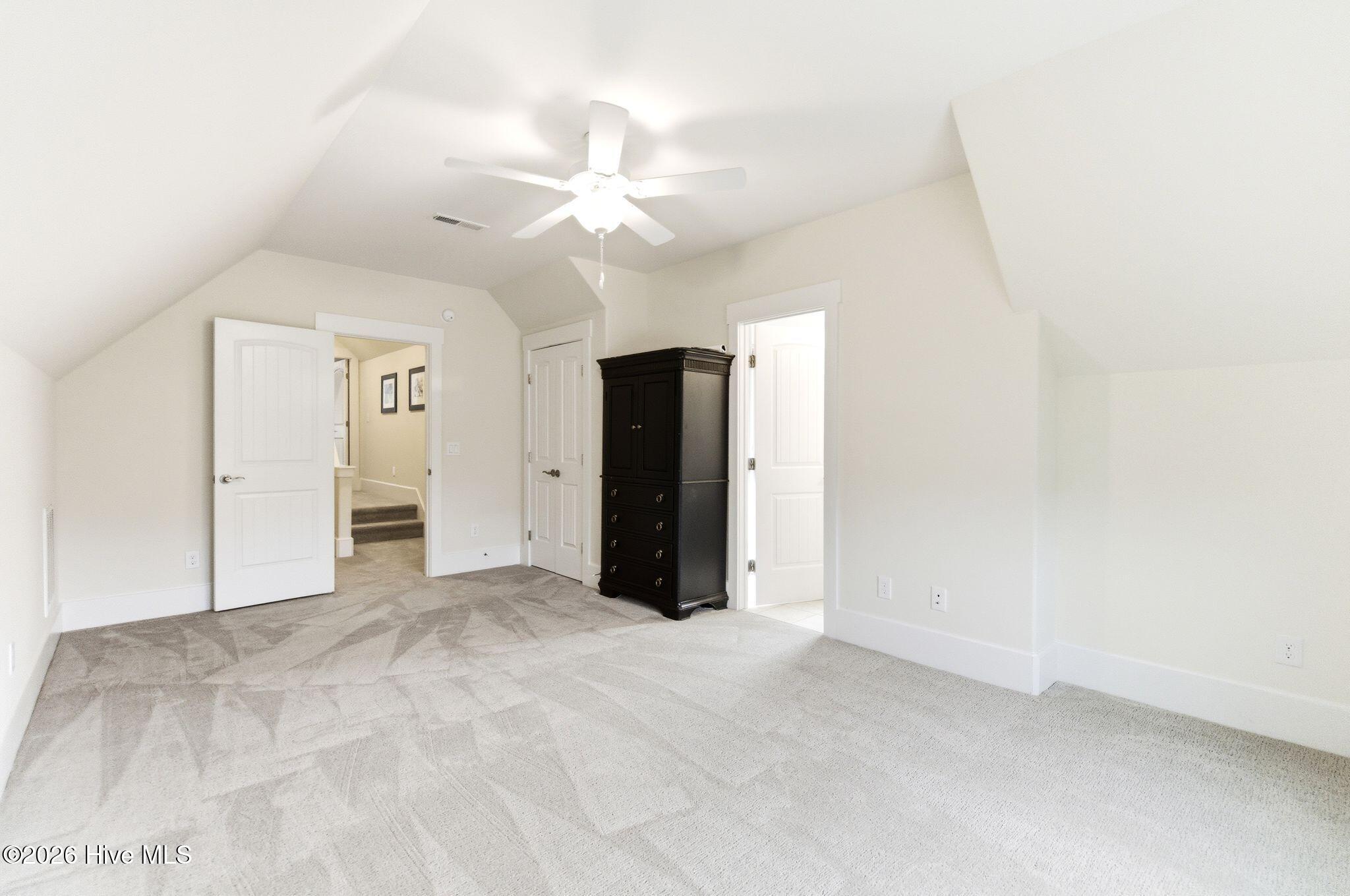 100566081 | Photo 34