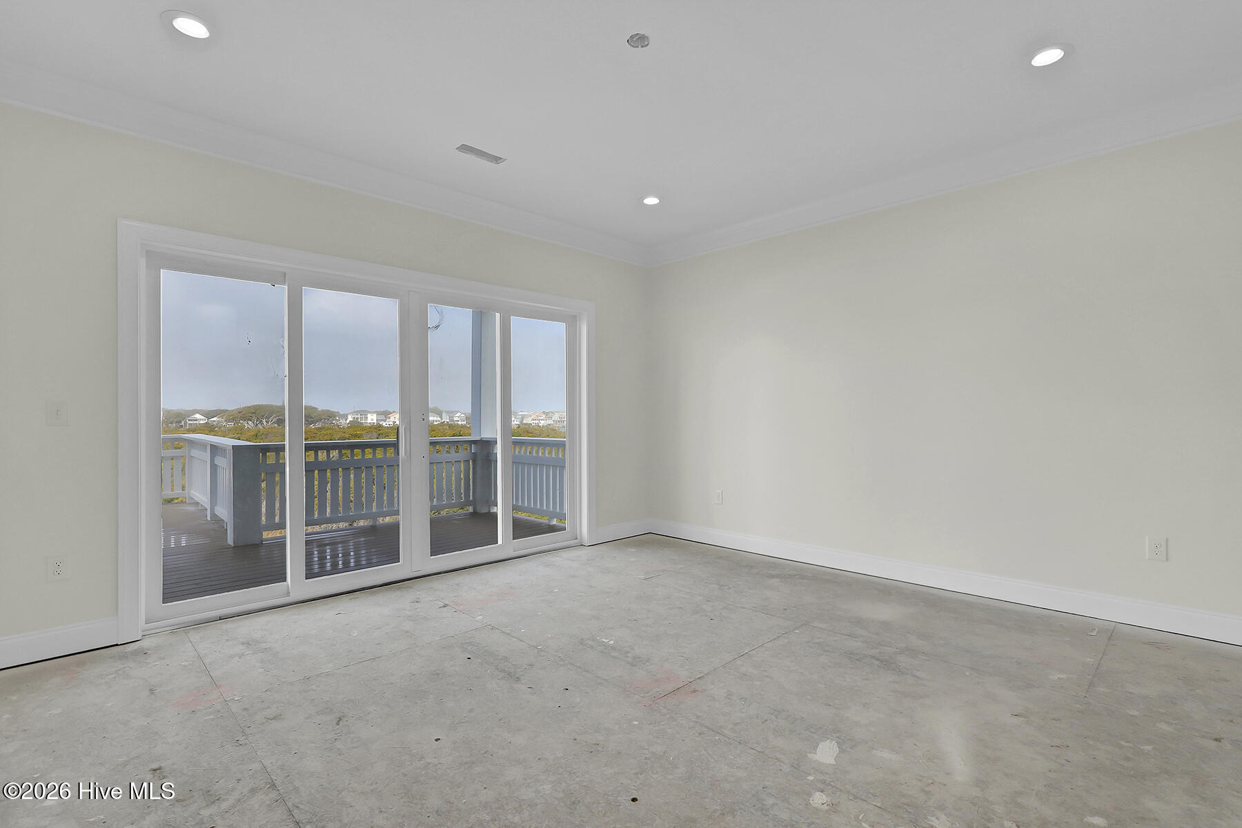 100559253 | Photo 15