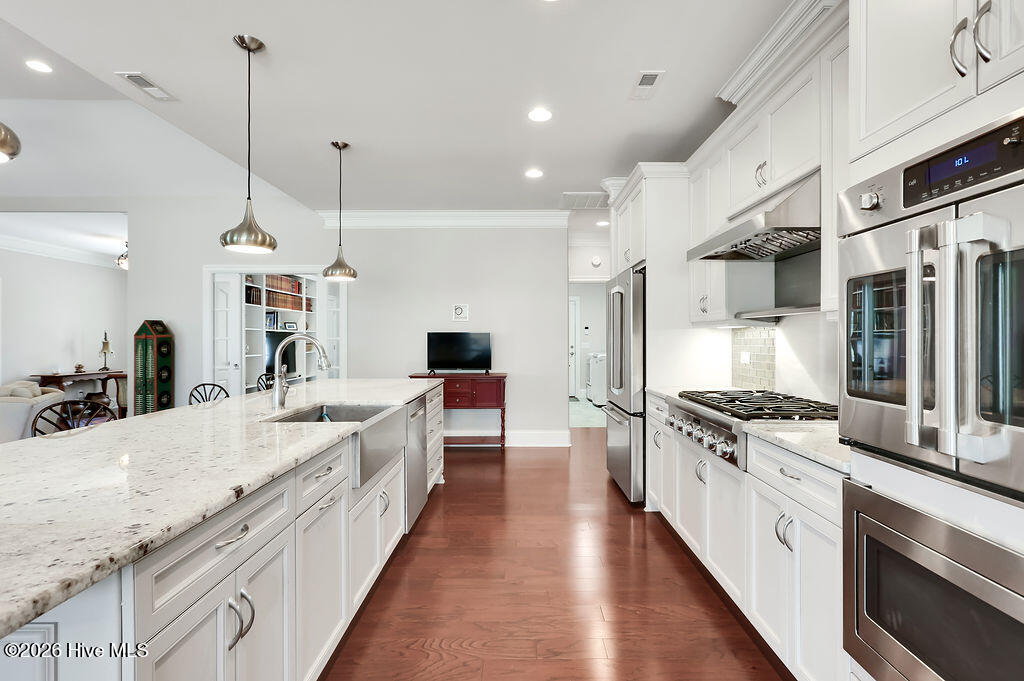 100554017 | Photo 15