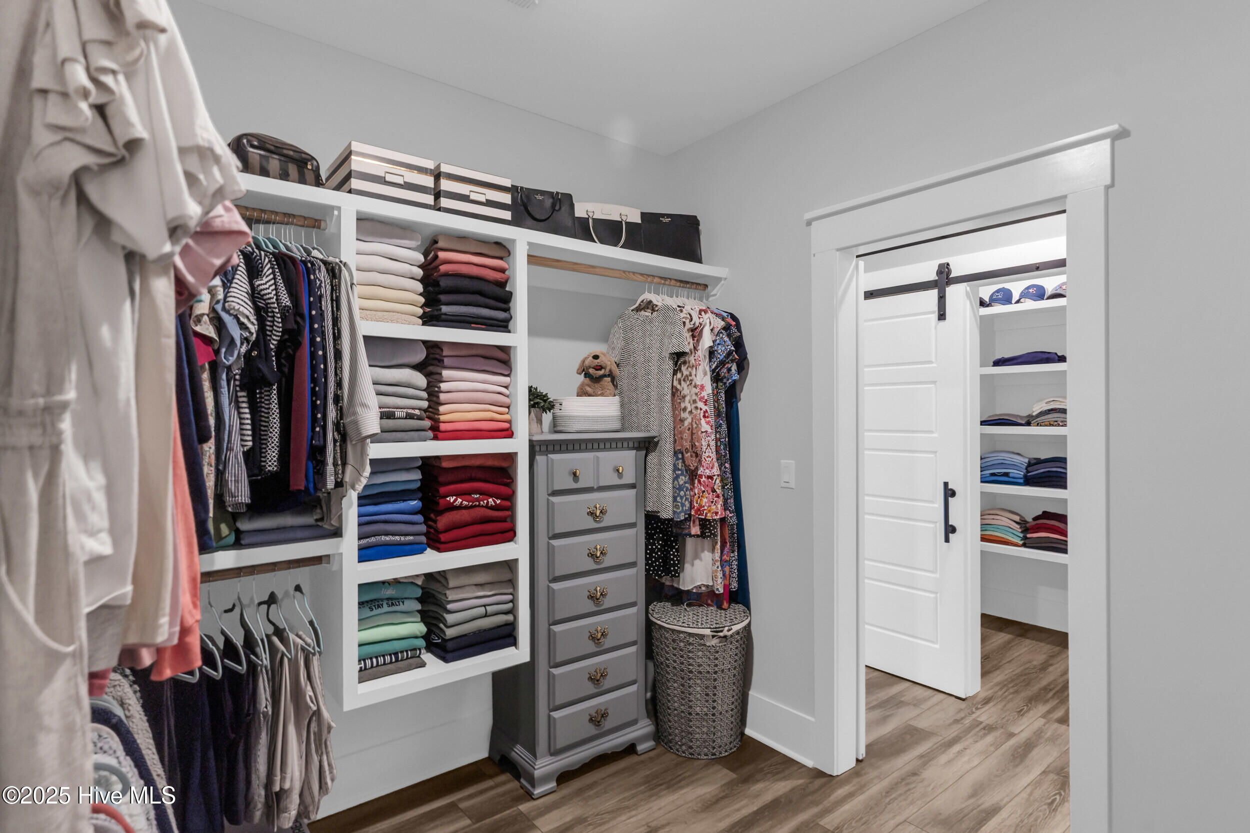 100543142 | Photo 28