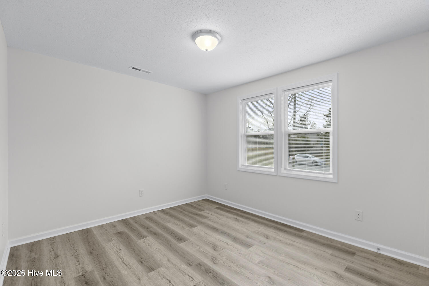 100552070 | Photo 17